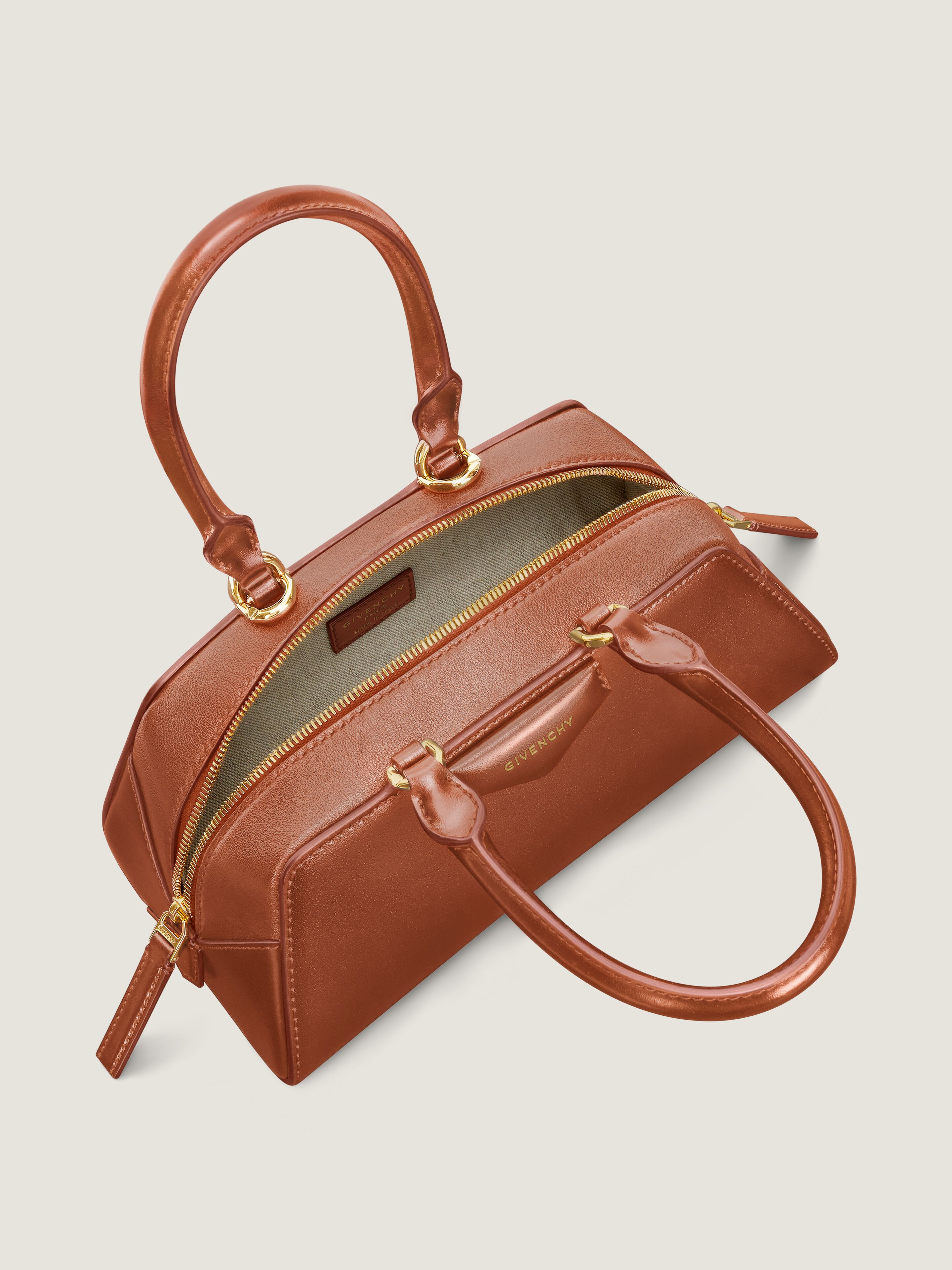 GIVENCHY アンティゴナ イーストウエスト ミニ ボックスレザー BB5146B2AQ235-03-01.jpg?