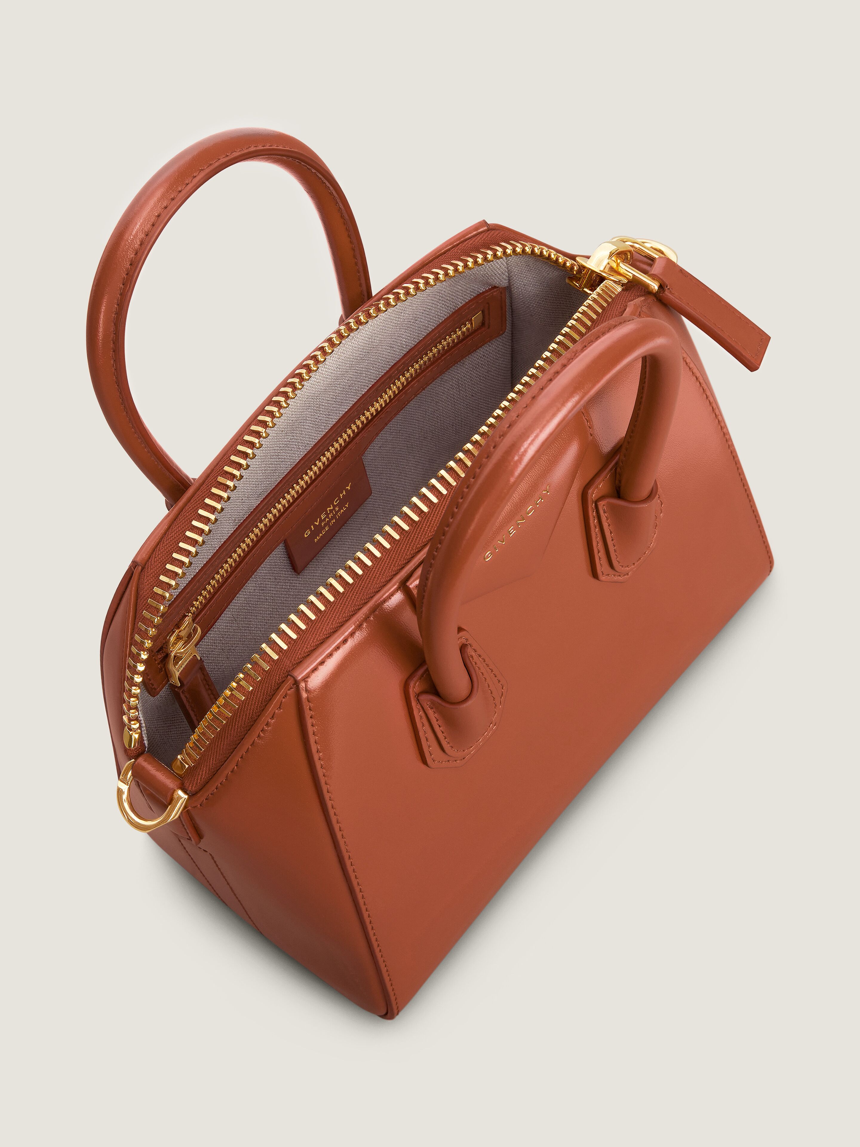 ハンドバッグ GIVENCHY BOX MINI LEATHER ANTIGONA BAG Mini Antigona bag in grained leather in - black | Givenchy US