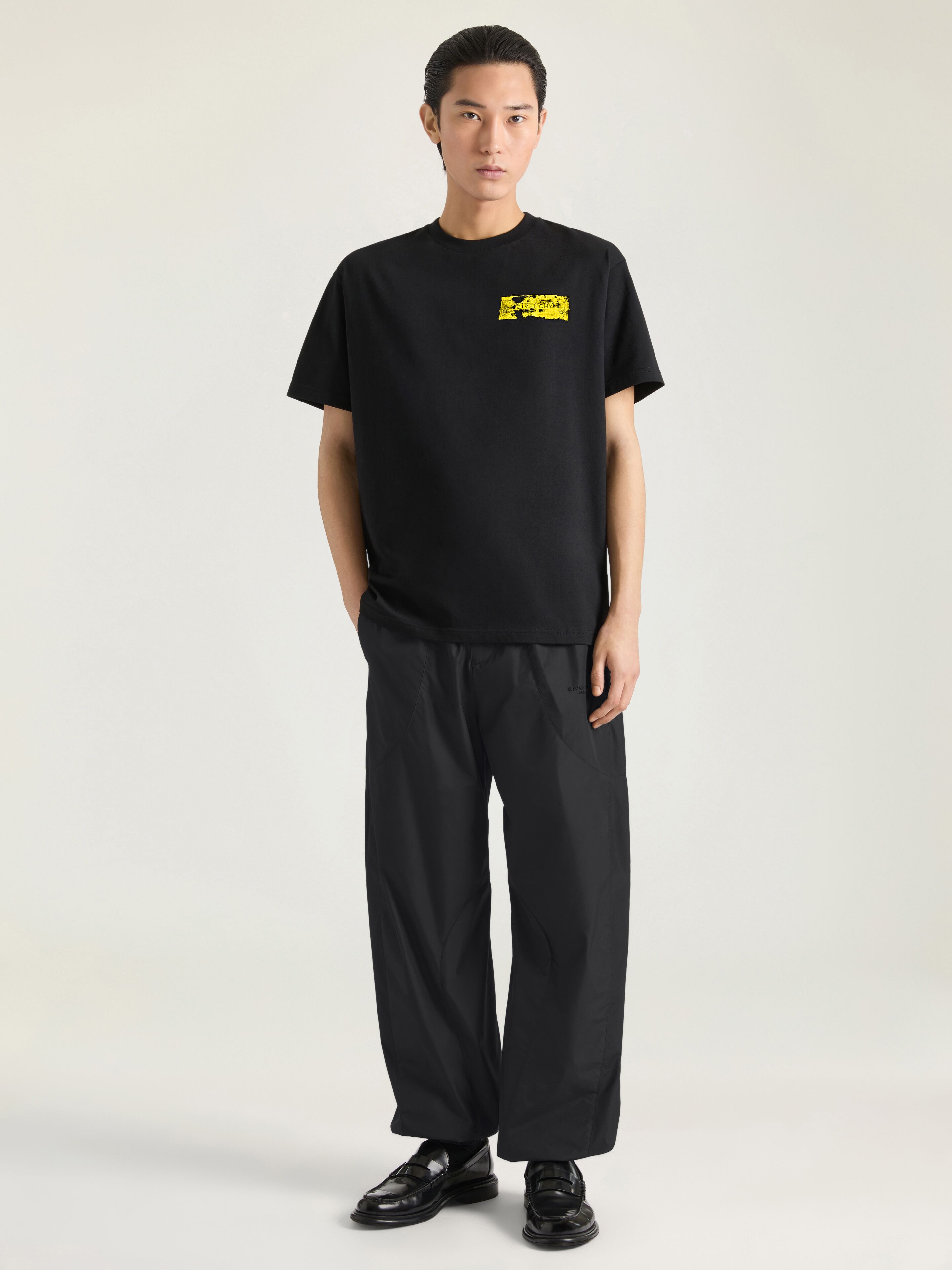 T-shirt in cotton with Givenchy Paris Paint print in - black