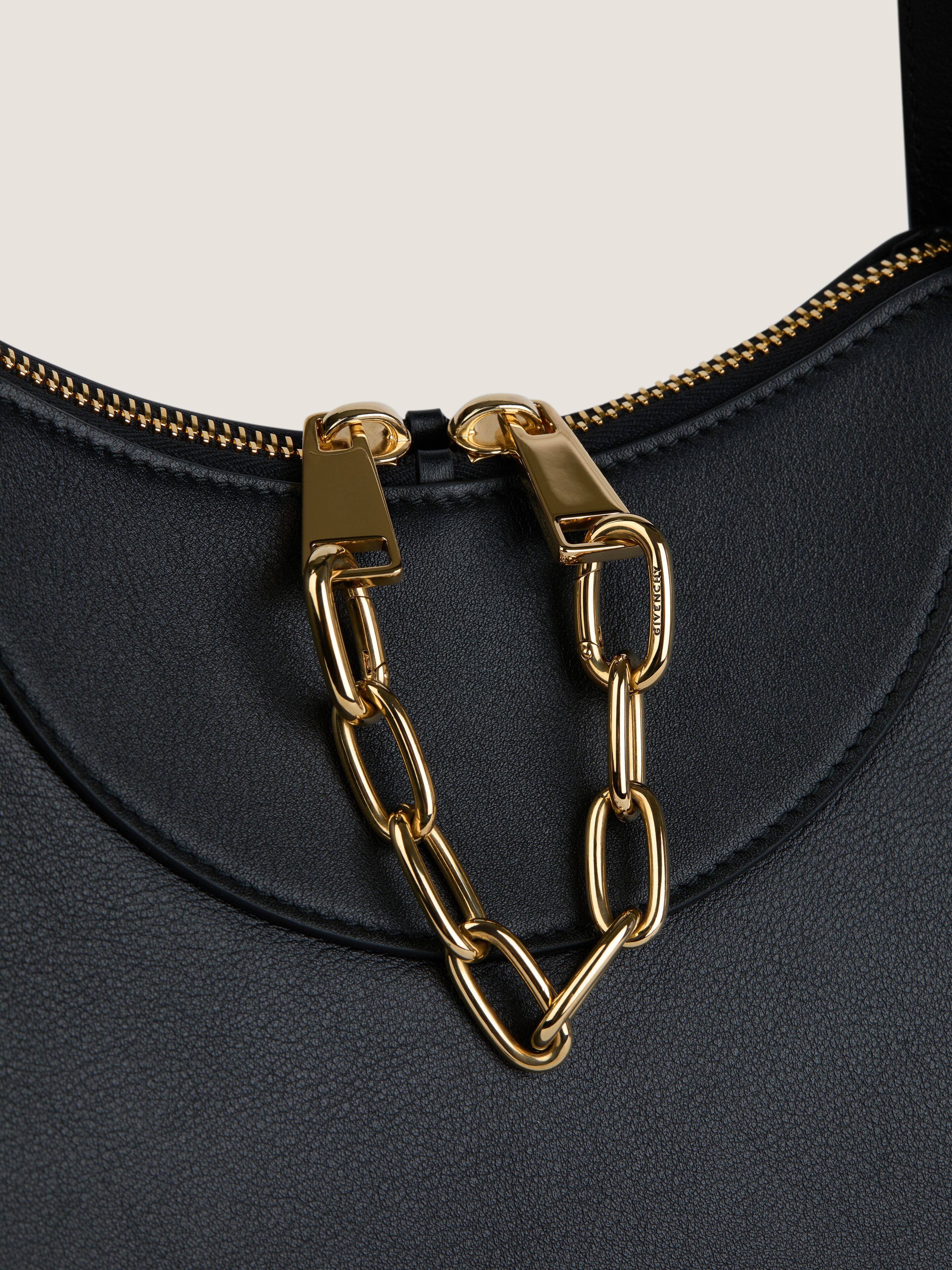 Medium The Snatch bag in grained leather in - black - BB516SB2DK