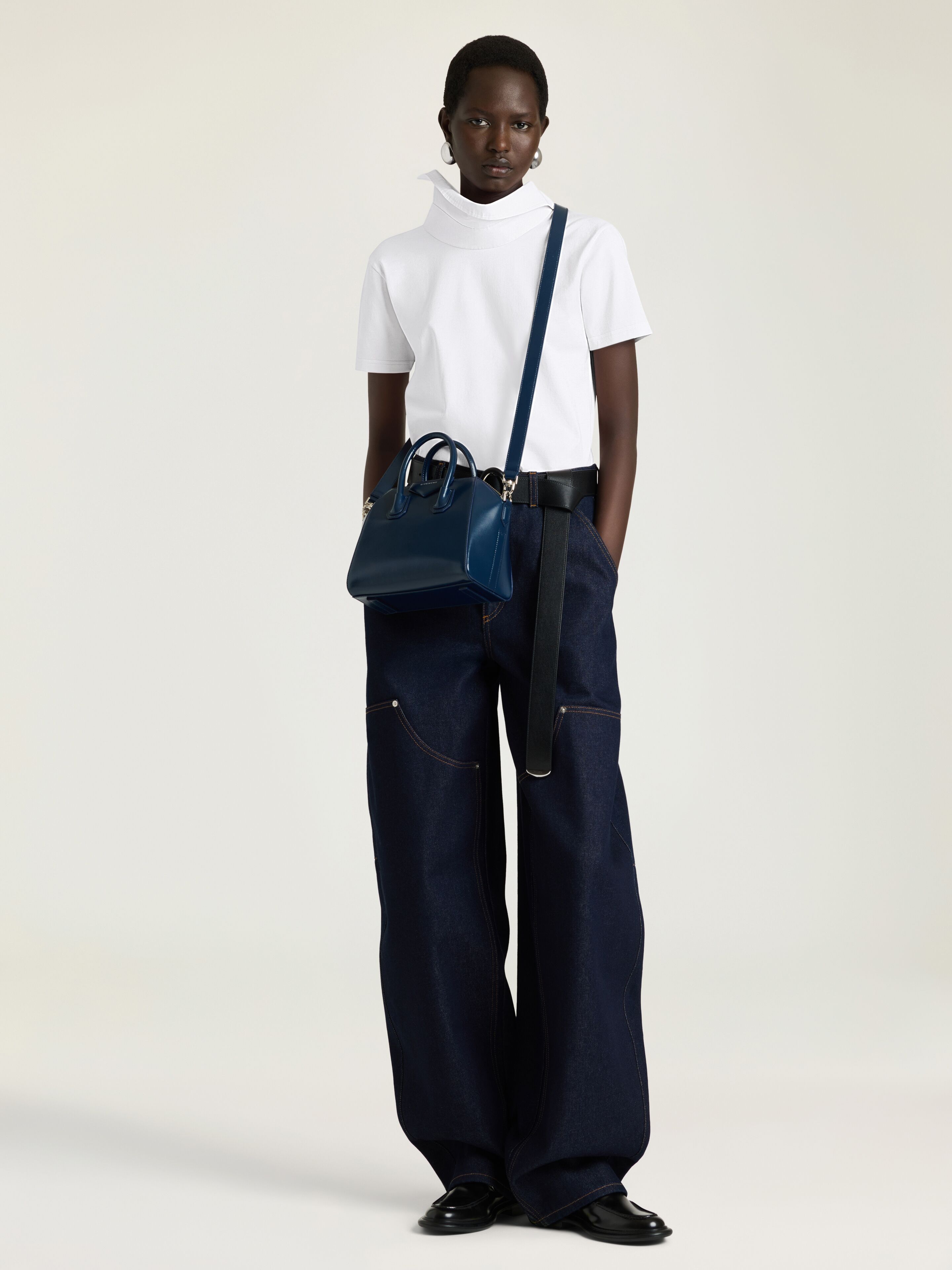 GIVENCHY ミニボストンバッグ ユニセックス Mini Antigona bag in Box leather in - saphir blue - BB5148B00D-470
