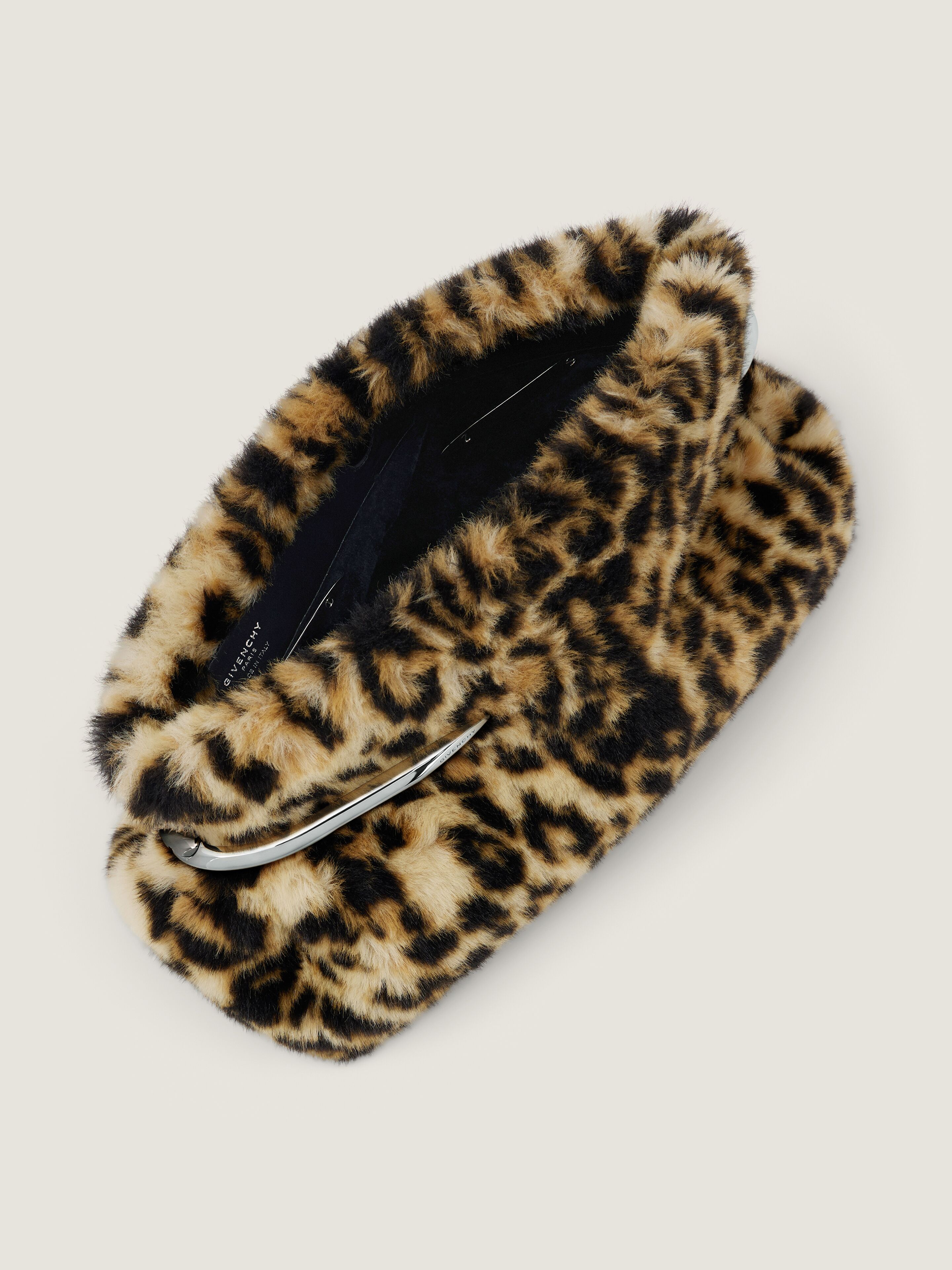 Pinch Soft clutch in leopard shearling-effect in - black/beige