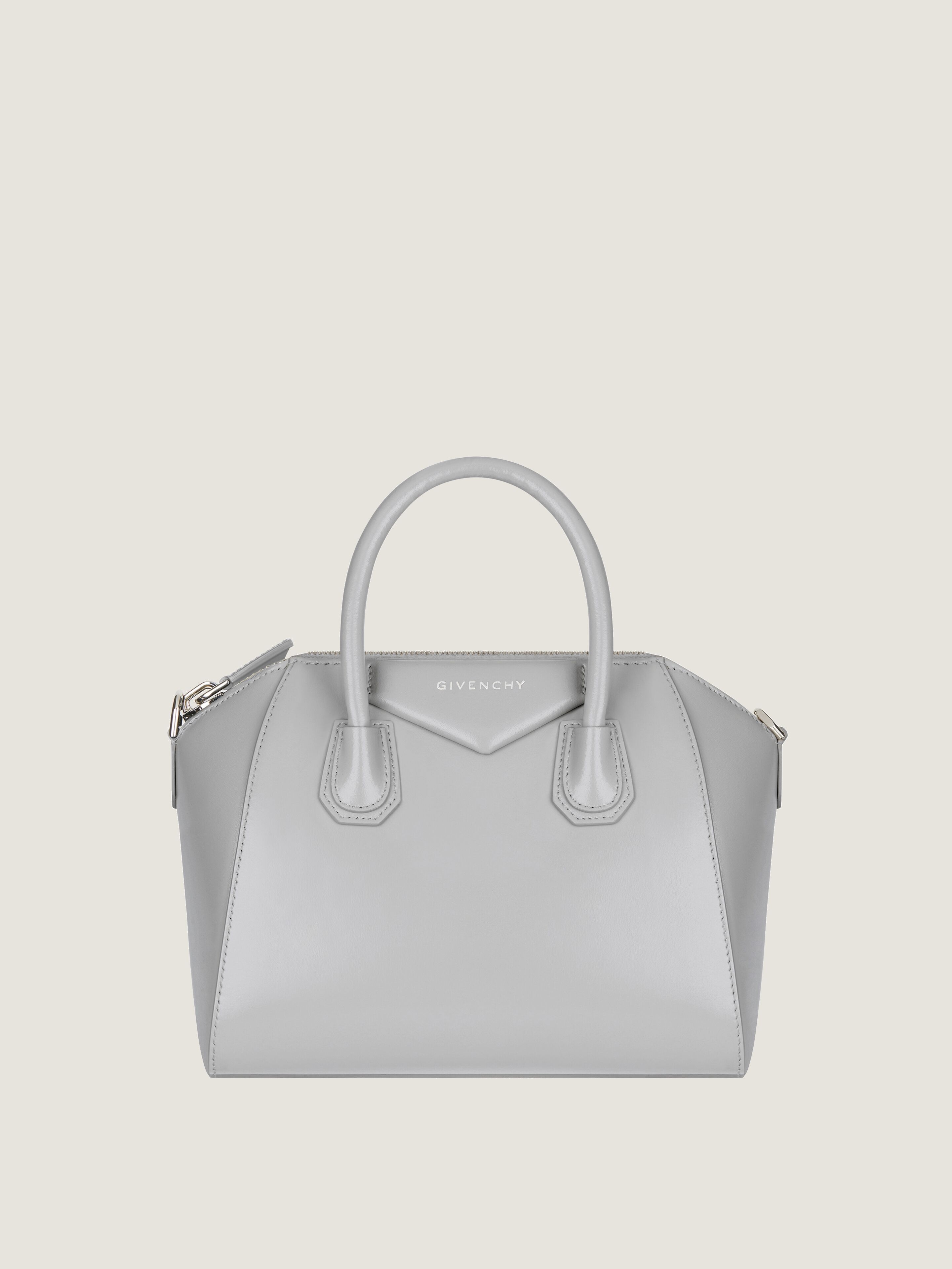 トートバッグ GIVENCHY SS25 ANTIGONA - SMALL BAG (BB50TPB20R 001) Small Antigona bag in grained leather in - natural beige