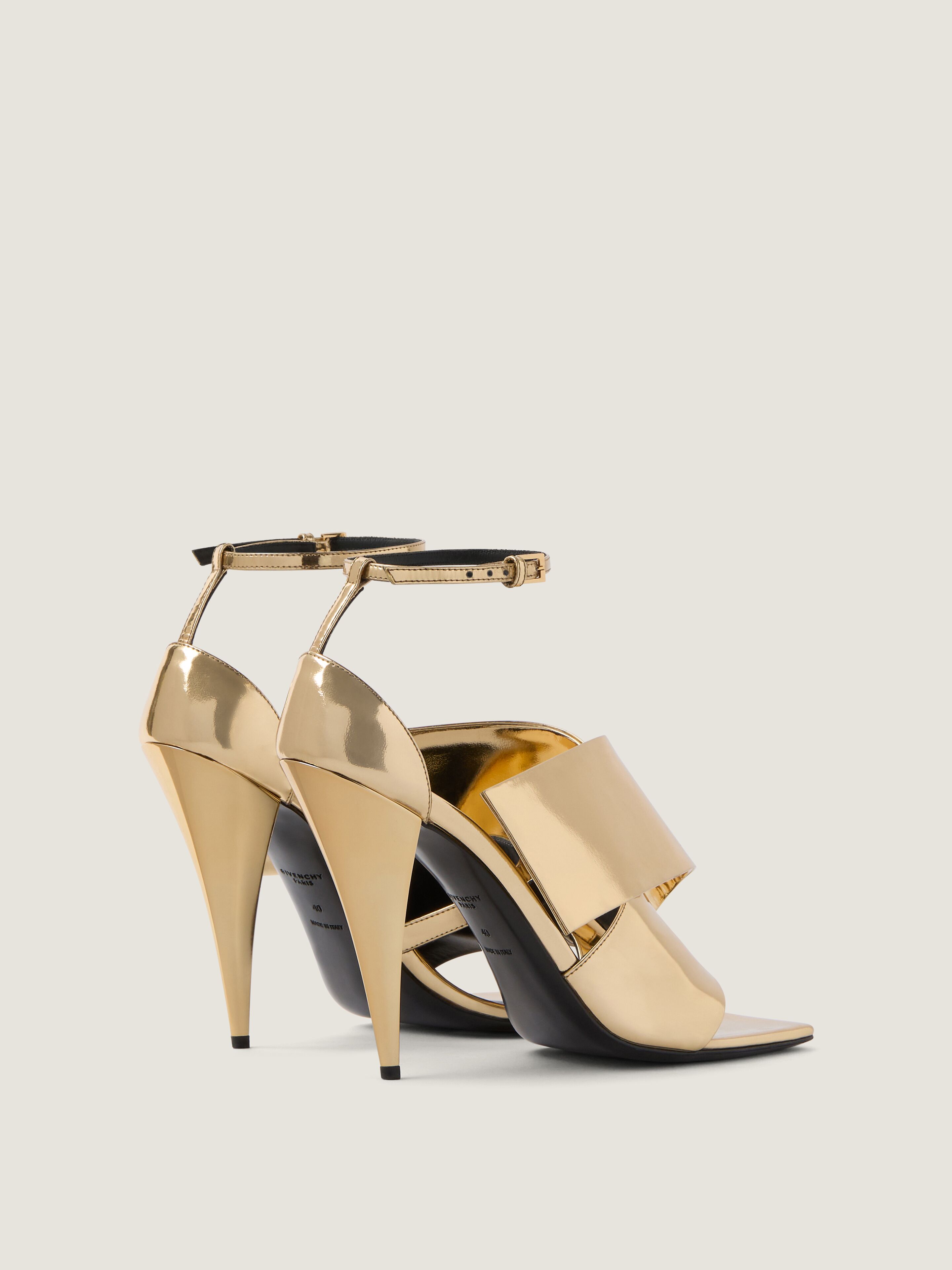 Sliced Square heeled sandals in mirror effect leather in - golden