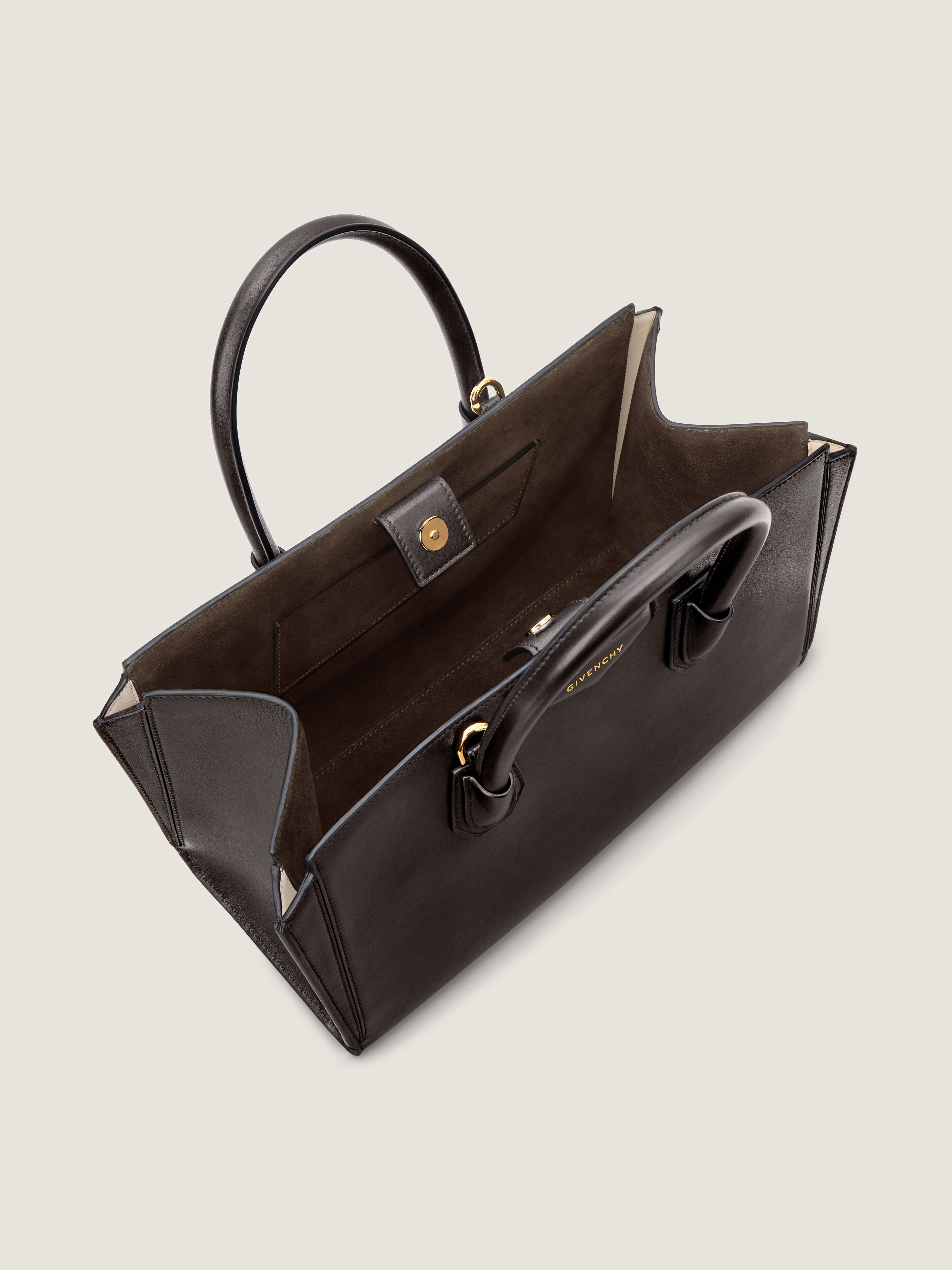 d*9様 GIVENCHY ハンドバッグ Small Antigona Catchall bag in shiny grained leather | Givenchy US