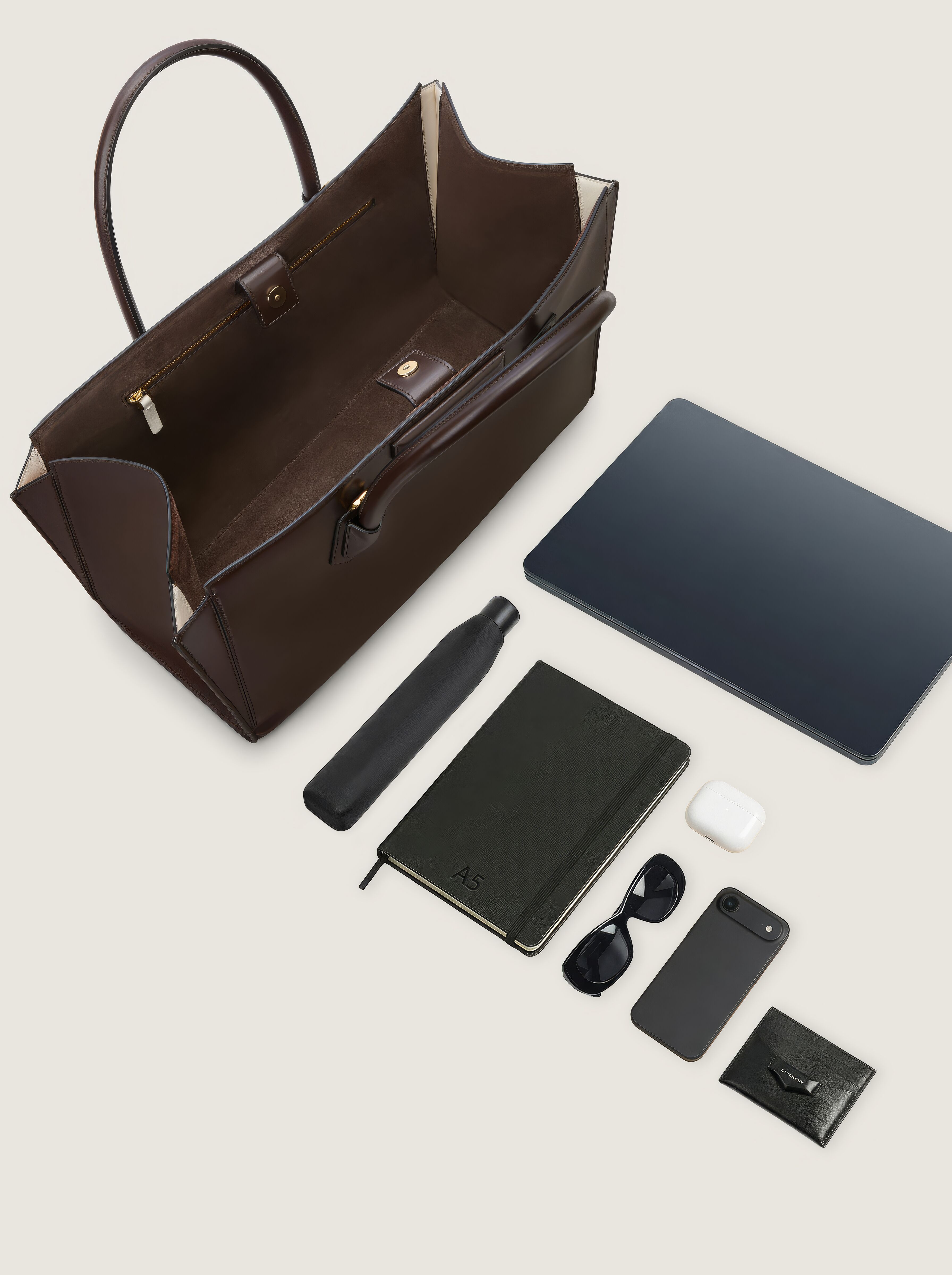 Medium Antigona Catchall bag in shiny grained leather in