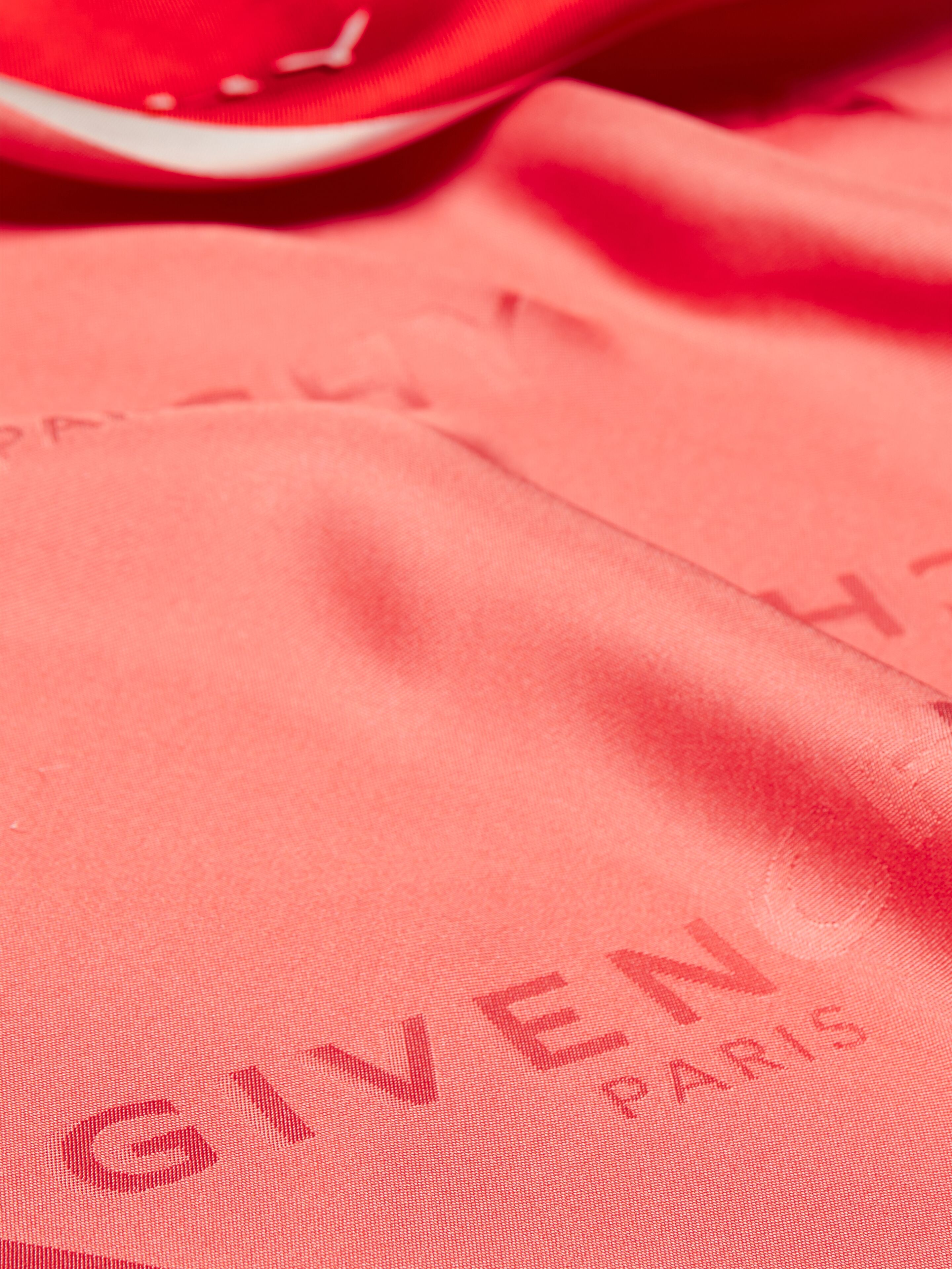 Givenchy Shadow small bicolor square in silk in - poppy red