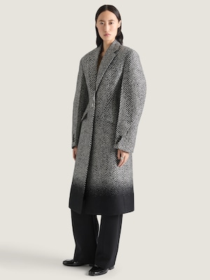 Manteau Cocoon ajusté à chevrons en jacquard de laine mélangée