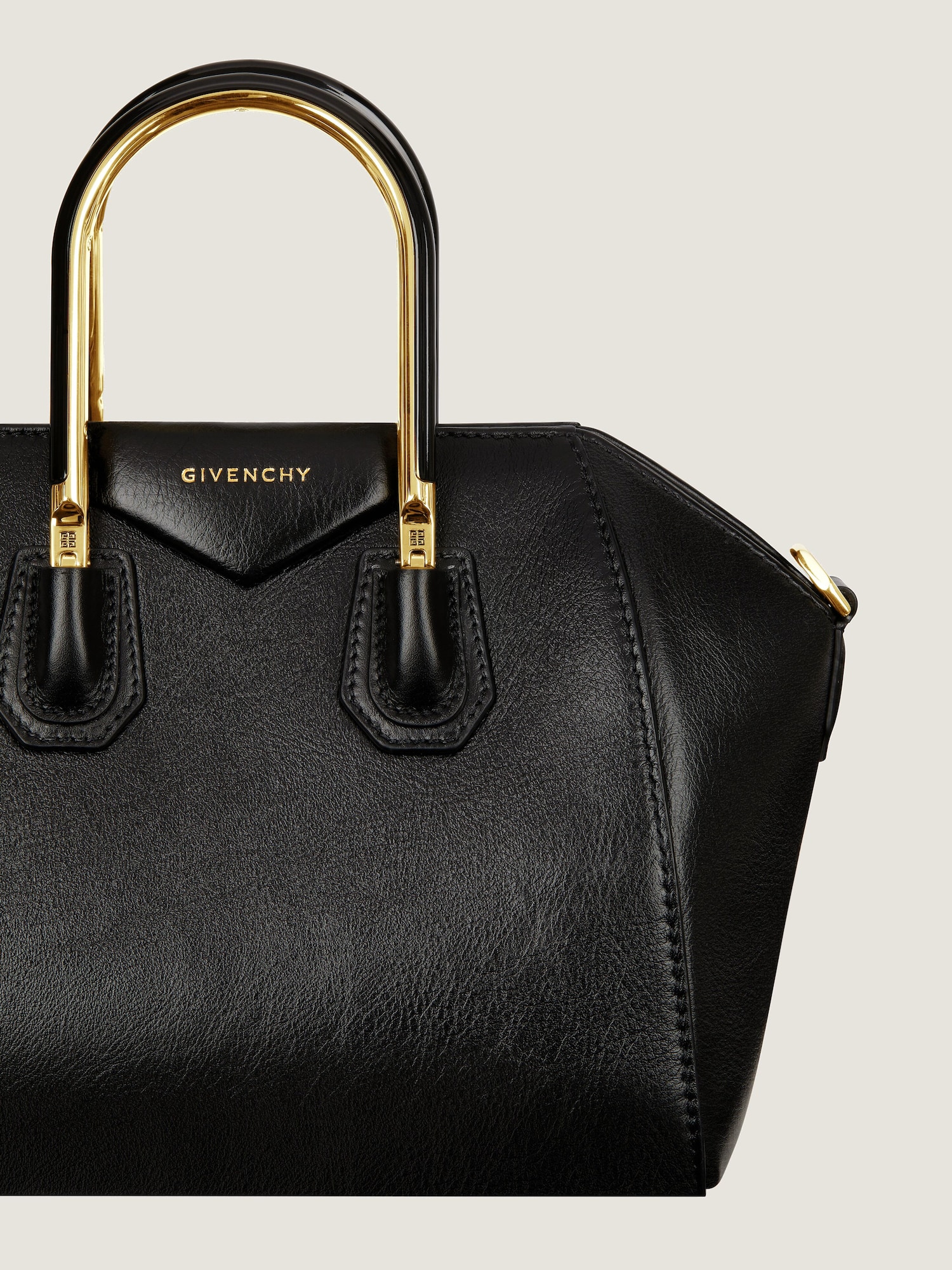 Mini Antigona bag in leather with metal handles in black