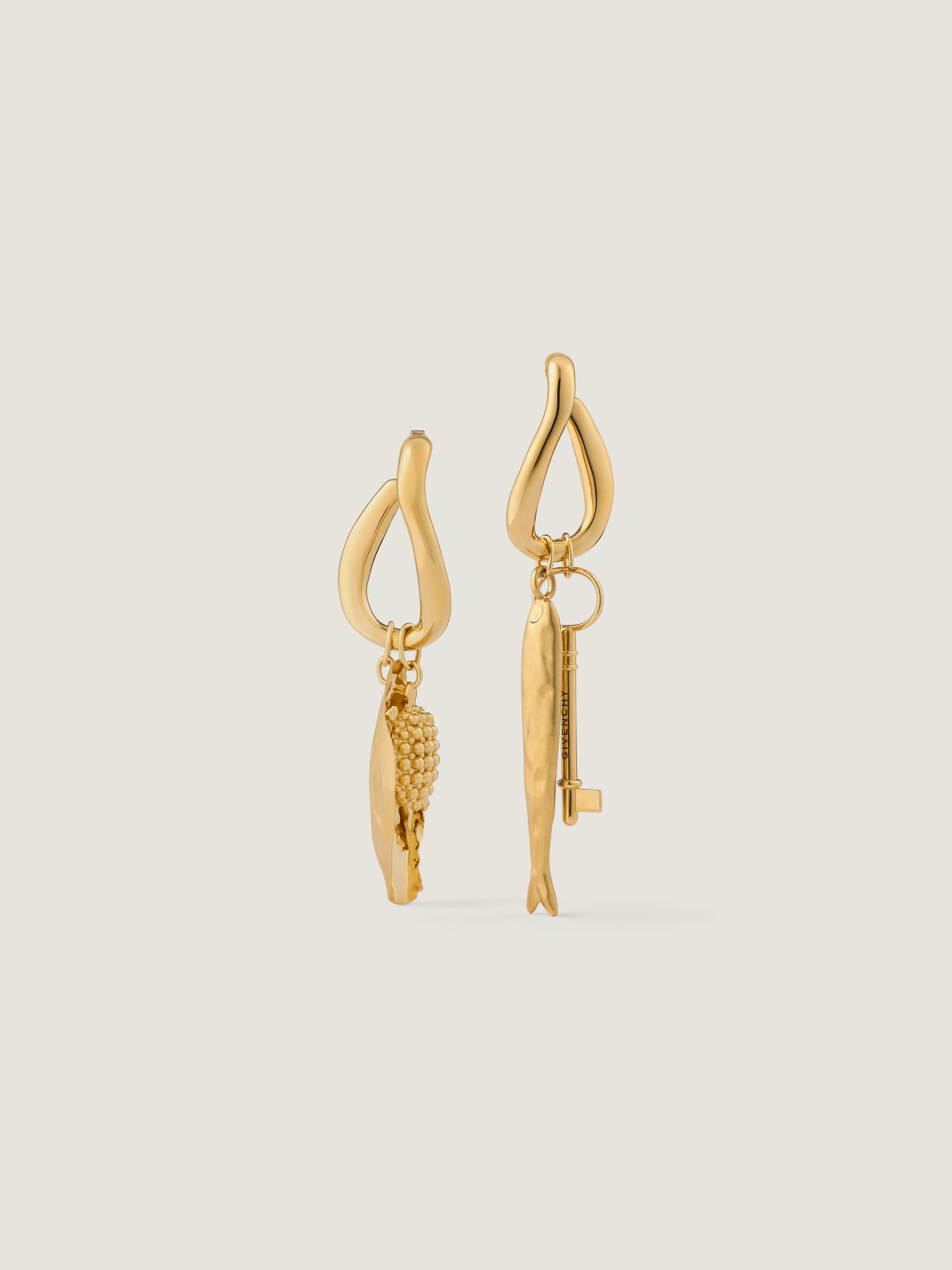 Givenchy Boucles D'oreilles Asymétriques Lucky Charms En Métal In Gold