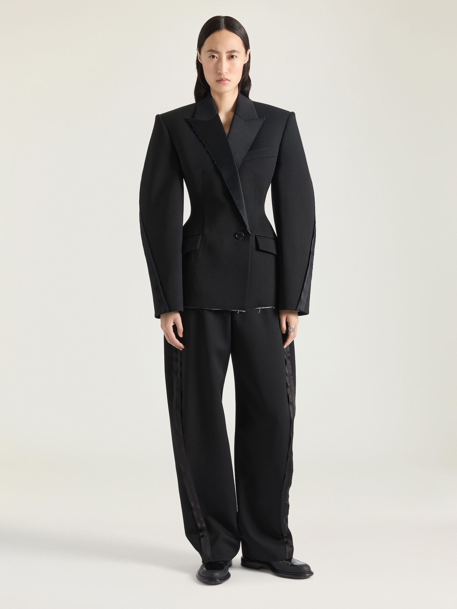 Cocoon pants in wool with inside-out detail