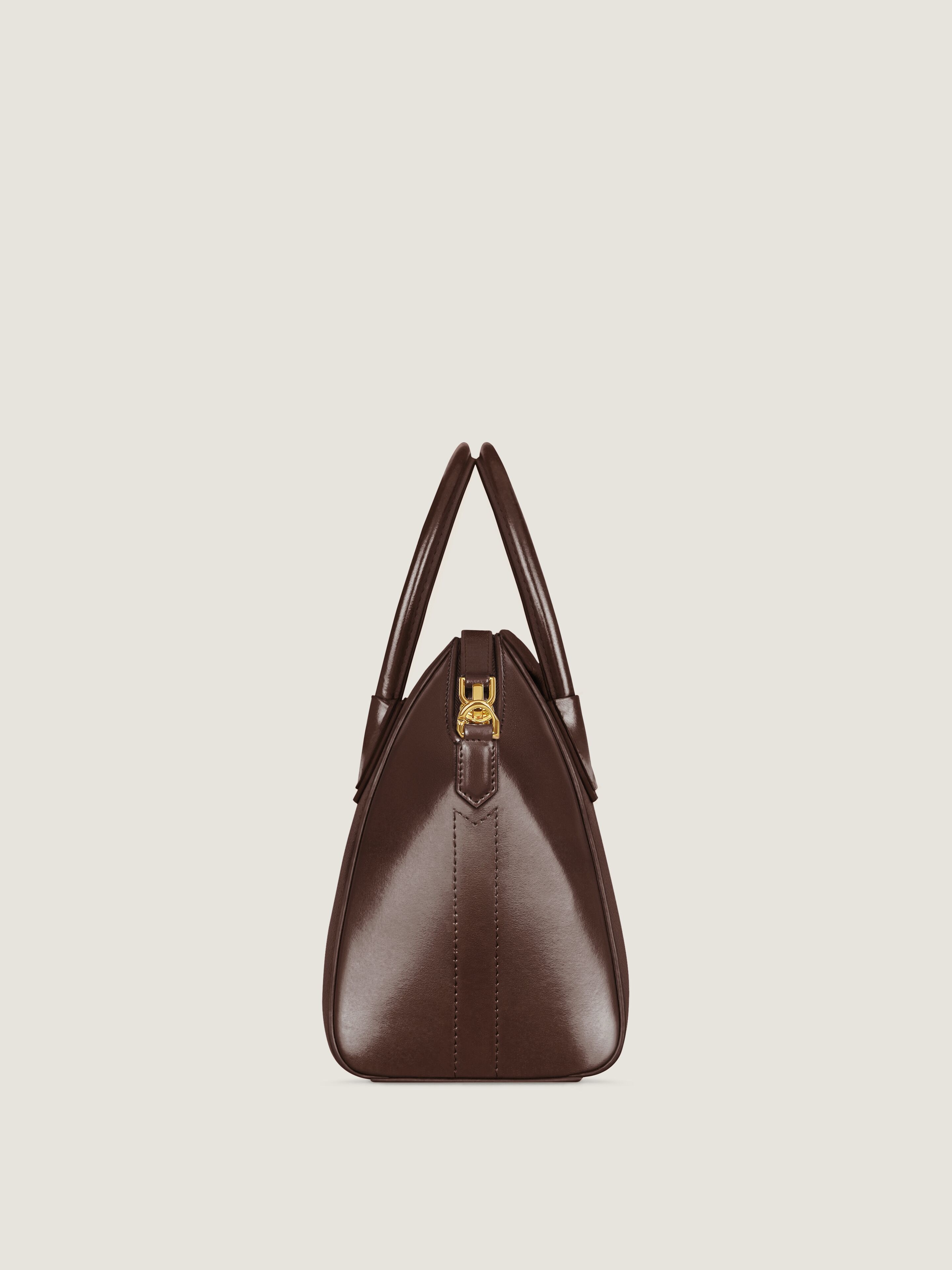 GIVENCHYレザーハンドバッグ(ダークブラウン) Small Antigona bag in Box leather | Givenchy US | Givenchy