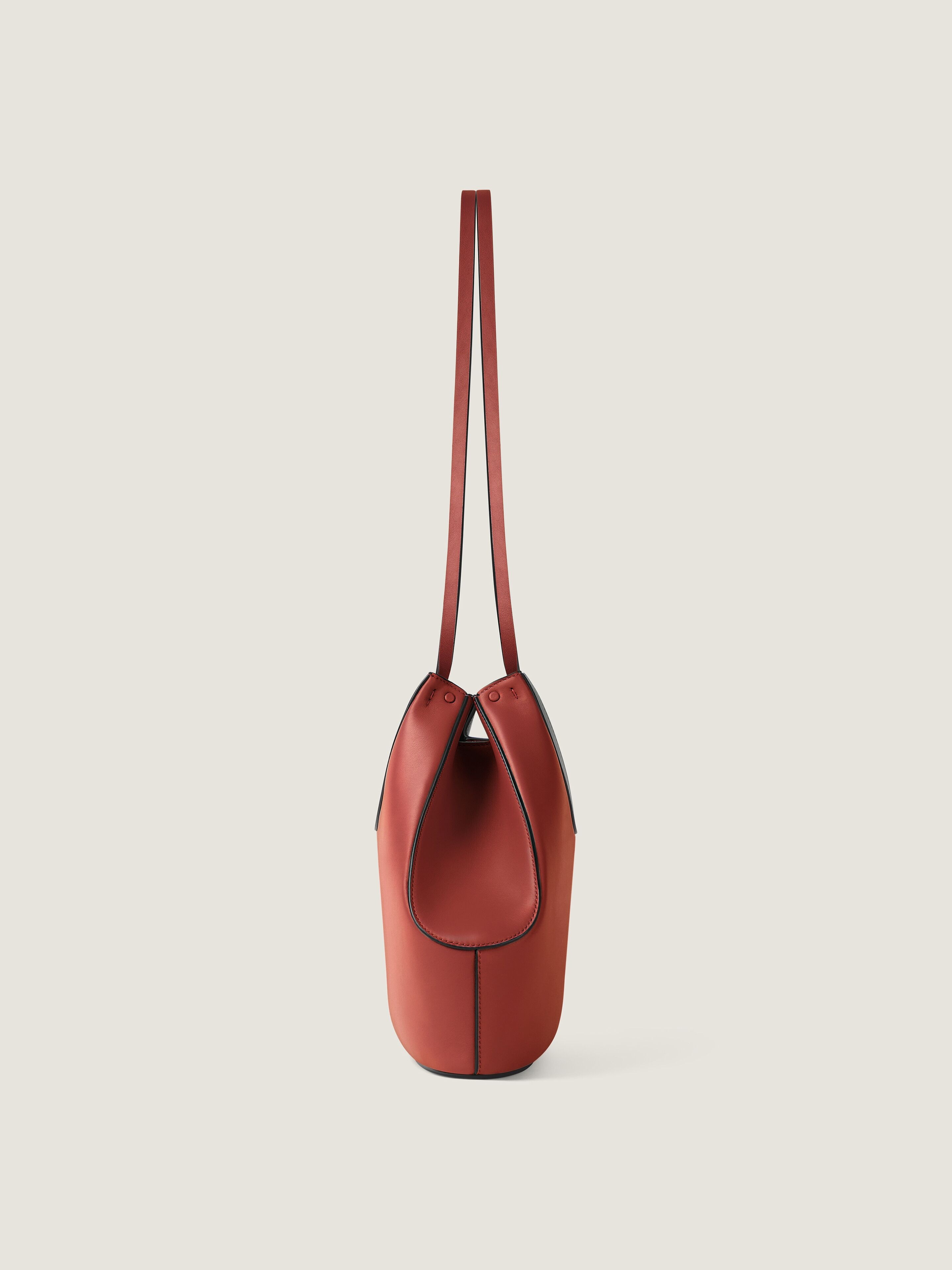 Small Facet tote bag in grained leather in - terracotta
