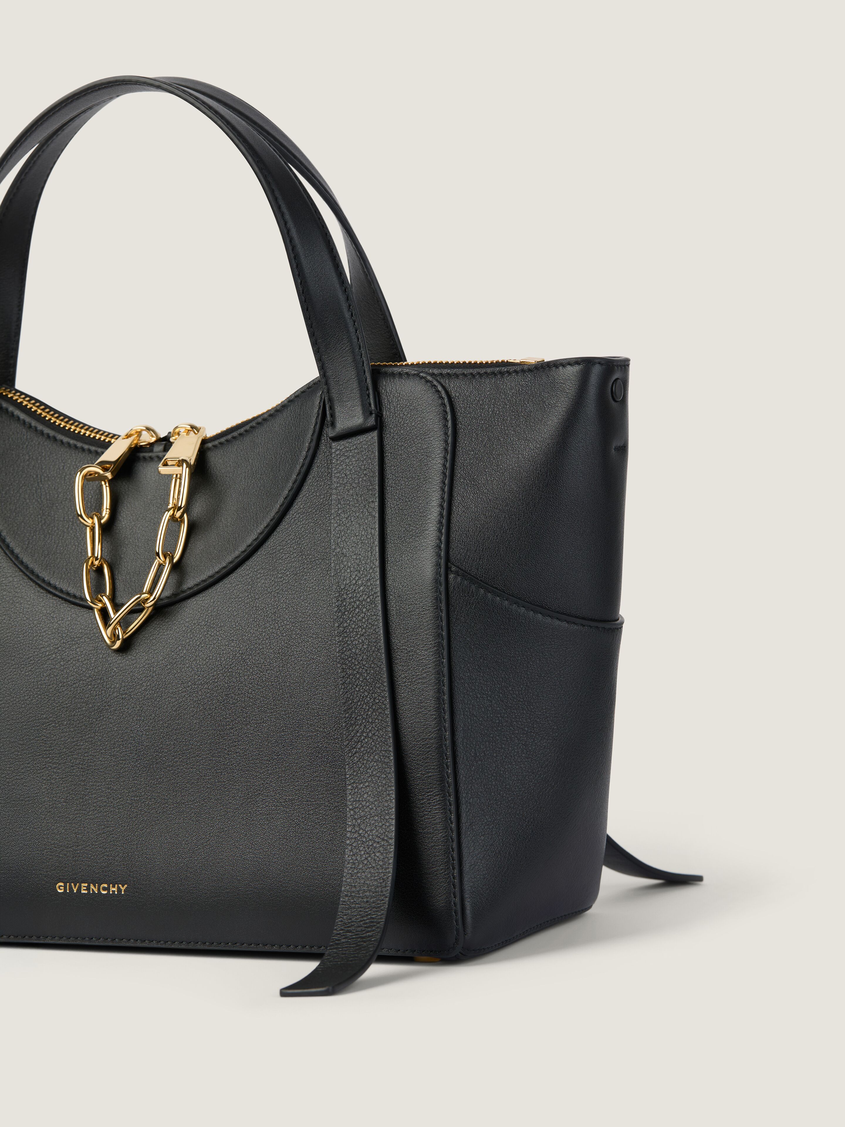 Medium The Snatch bag in grained leather - black in - black