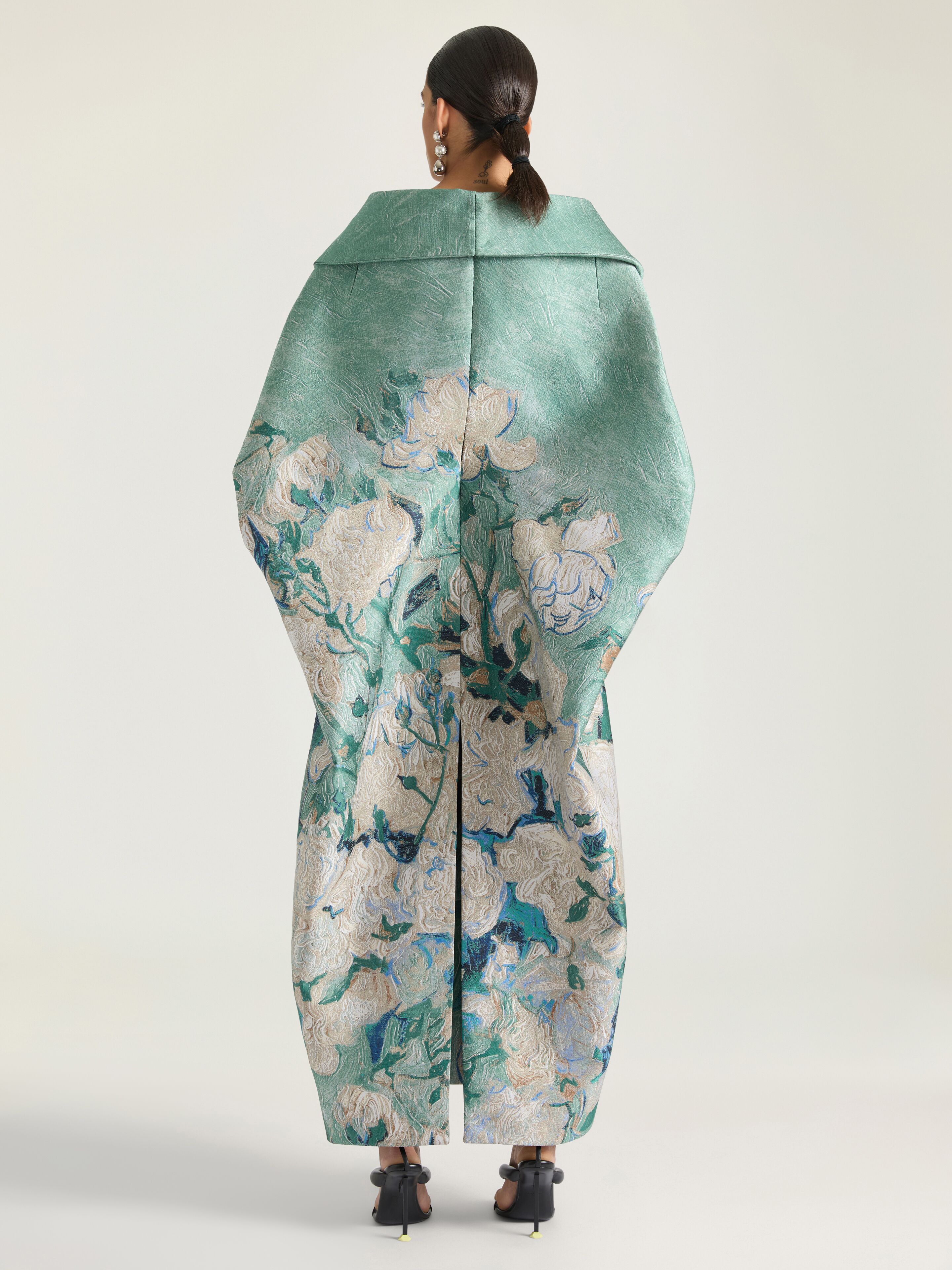 Slashed long coat in Roses jacquard in - green - BW00VK16R3-300