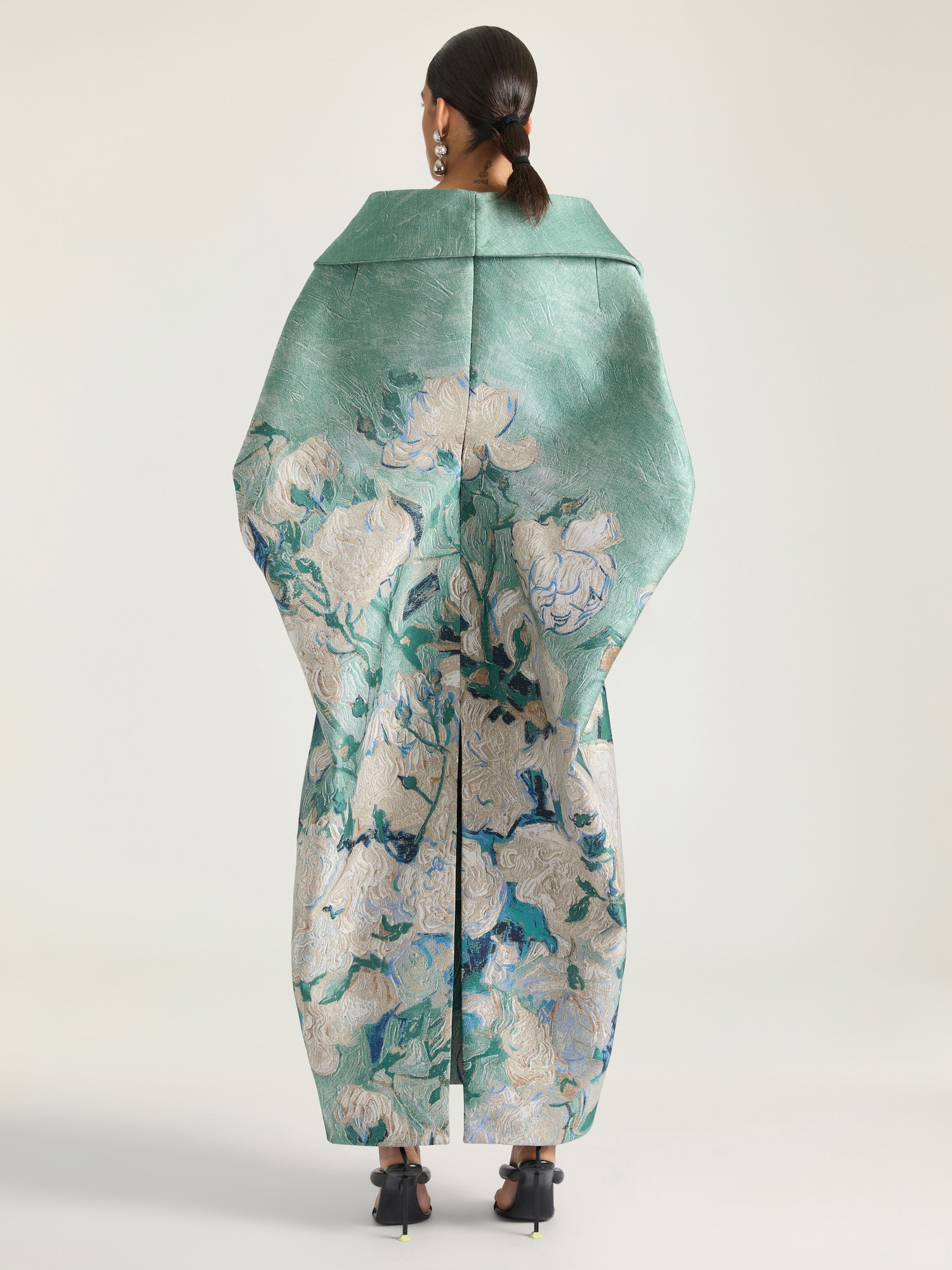 Slashed long coat in Roses jacquard in - green - BW00VK16R3-300 