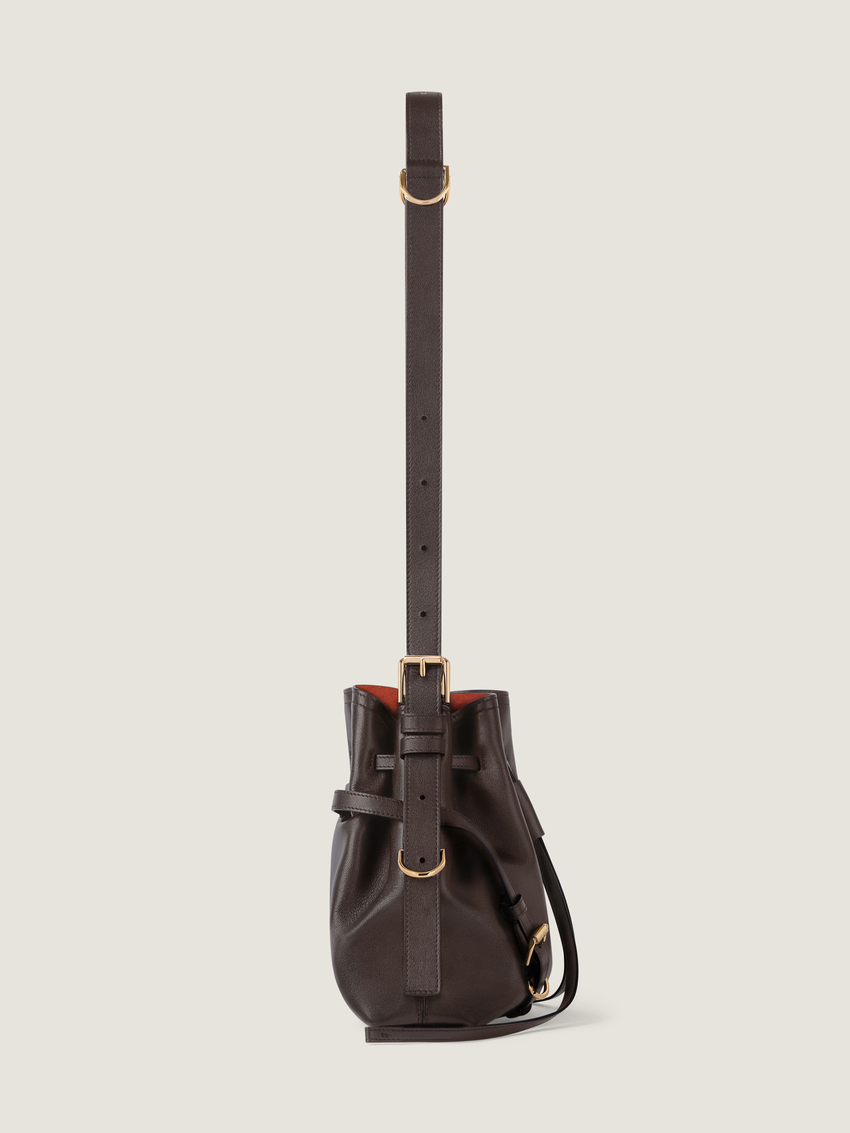 Small Voyou Bucket bag in shiny leather in - chocolate