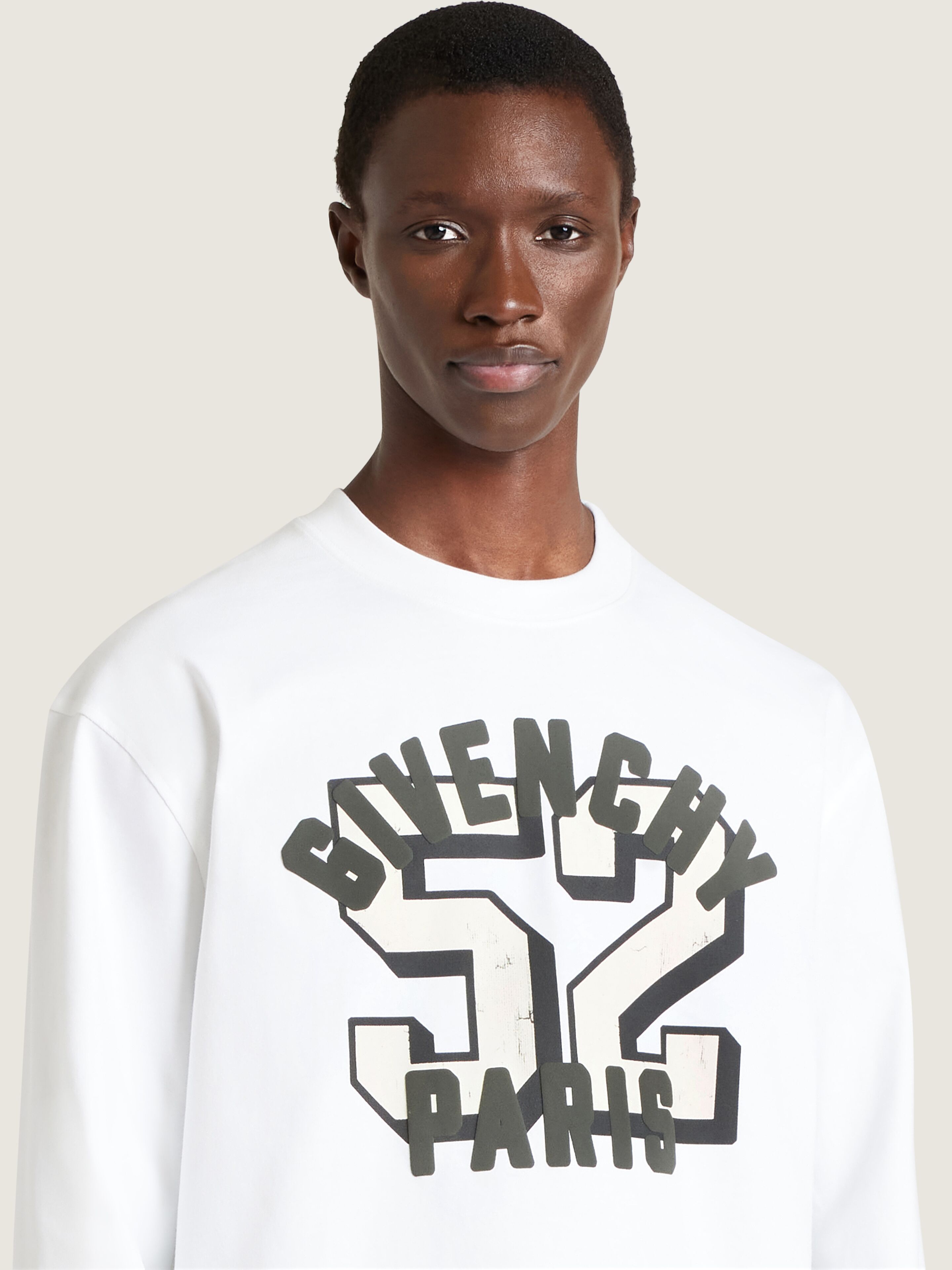Boxy-fit t-shirt in cotton with Givenchy Paris 52 print | Givenchy