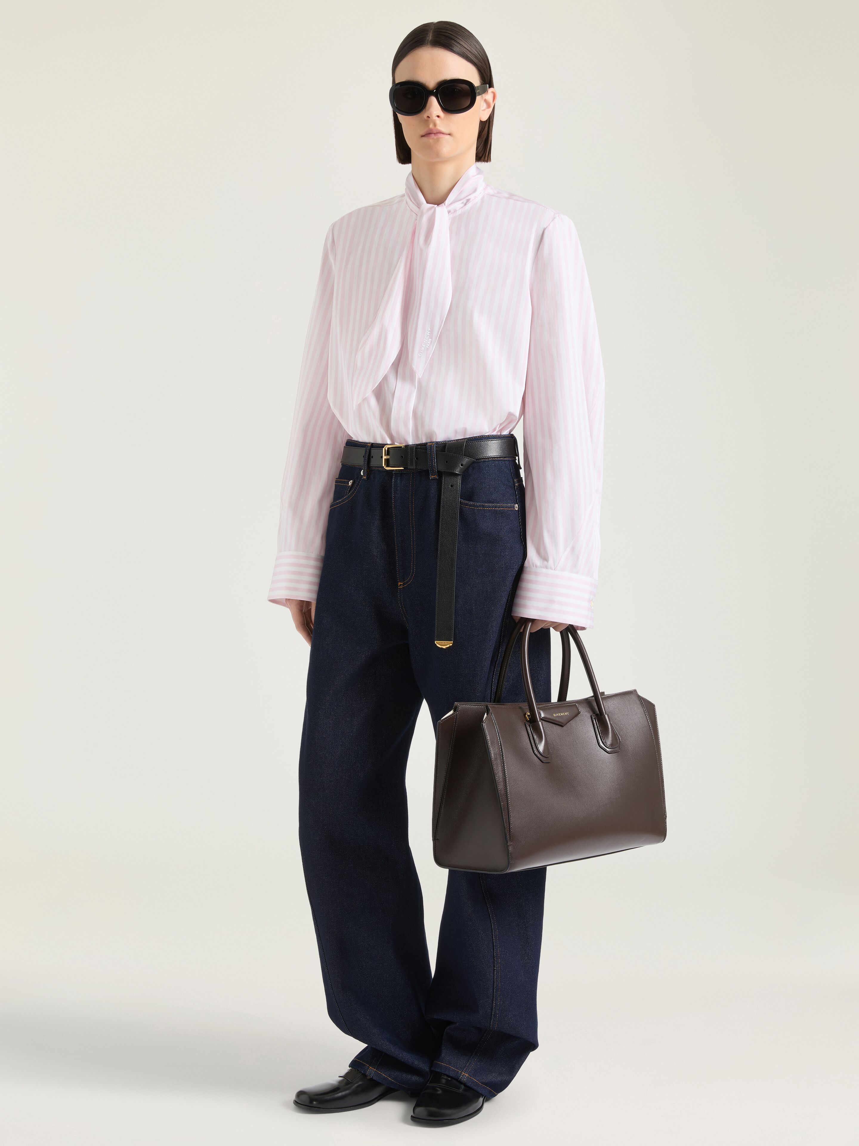 Medium Antigona Catchall bag in shiny grained leather in