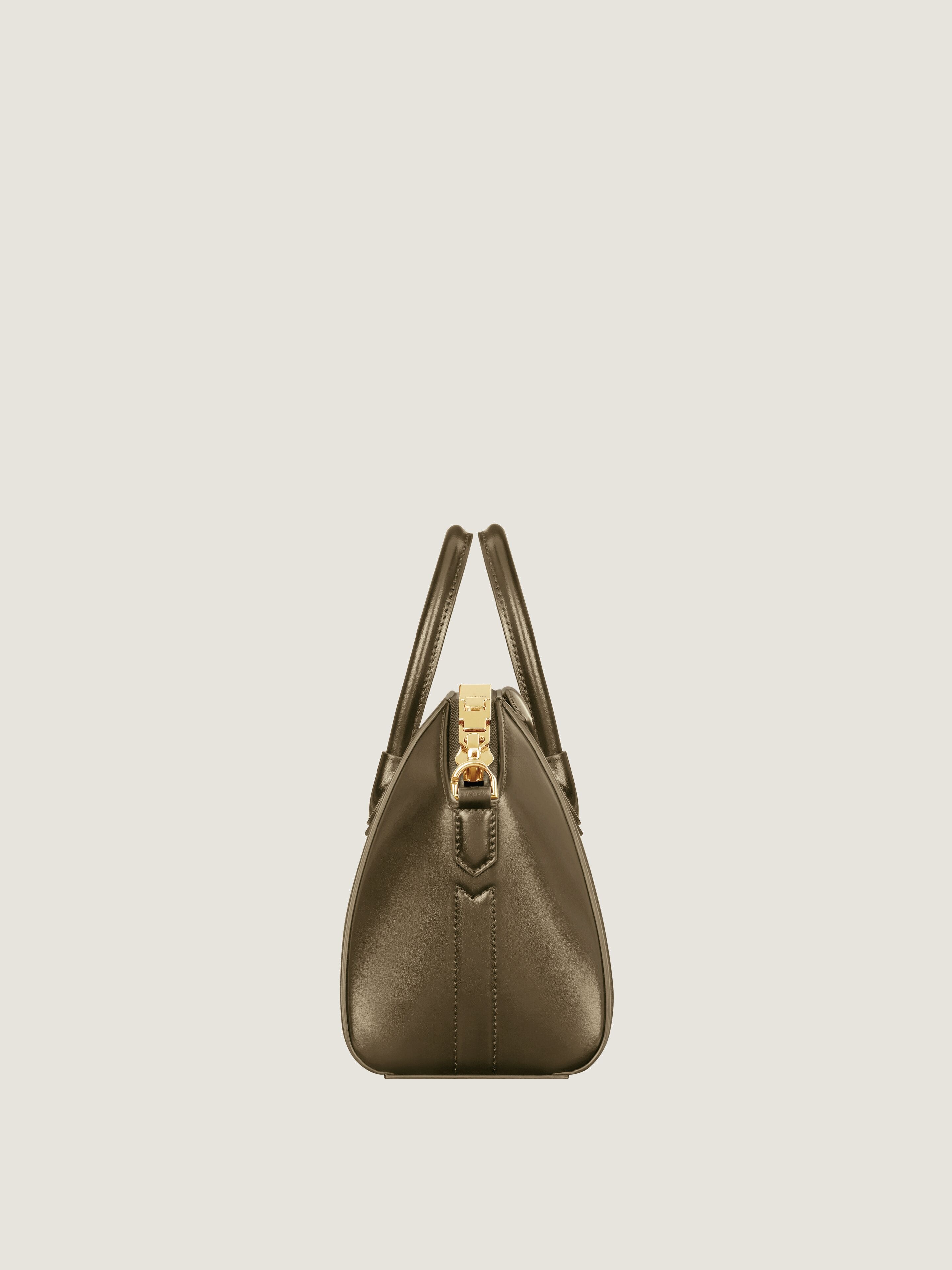 希少品【GIVENCHY】ミディアム ブラック スタッズ アンティゴナ qn8.jpg