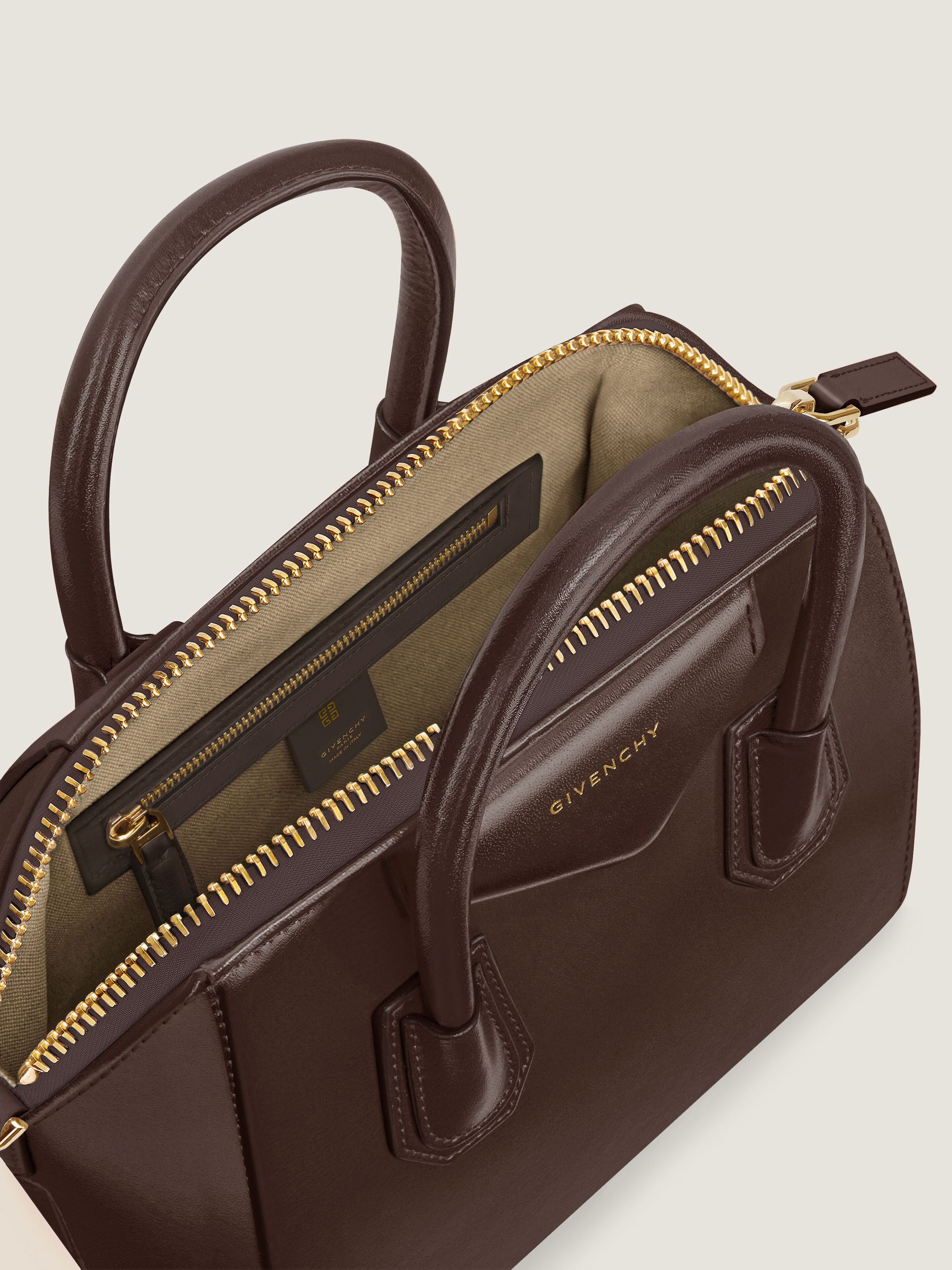 GIVENCHYレザーハンドバッグ(ダークブラウン) Small Antigona bag in Box leather | Givenchy US | Givenchy