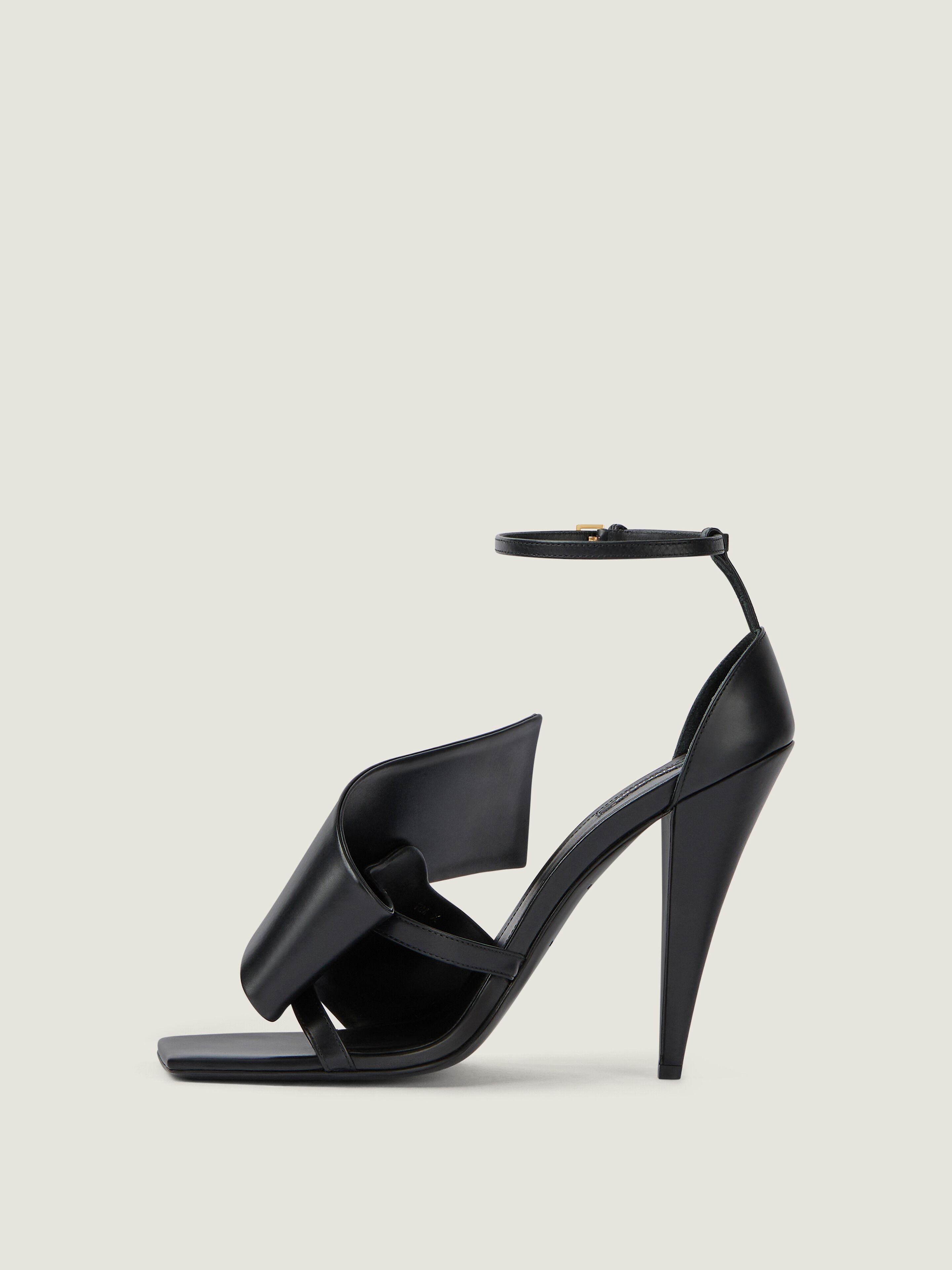 Sliced Square heeled sandals in leather in - black - BE30A6E1J7