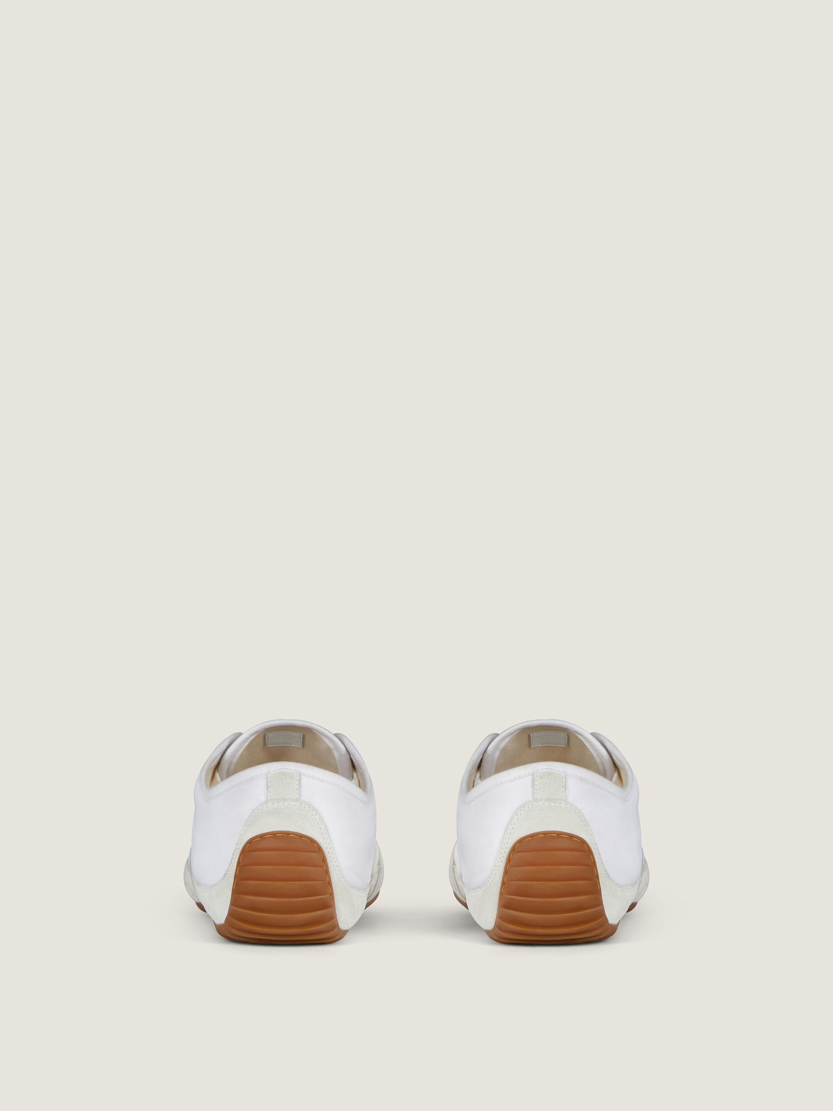 スニーカー GIVENCHY FW25 Sneakers & Slip-On (BH00AXH1W4 001) Check Out These New Givenchy Sneakers
