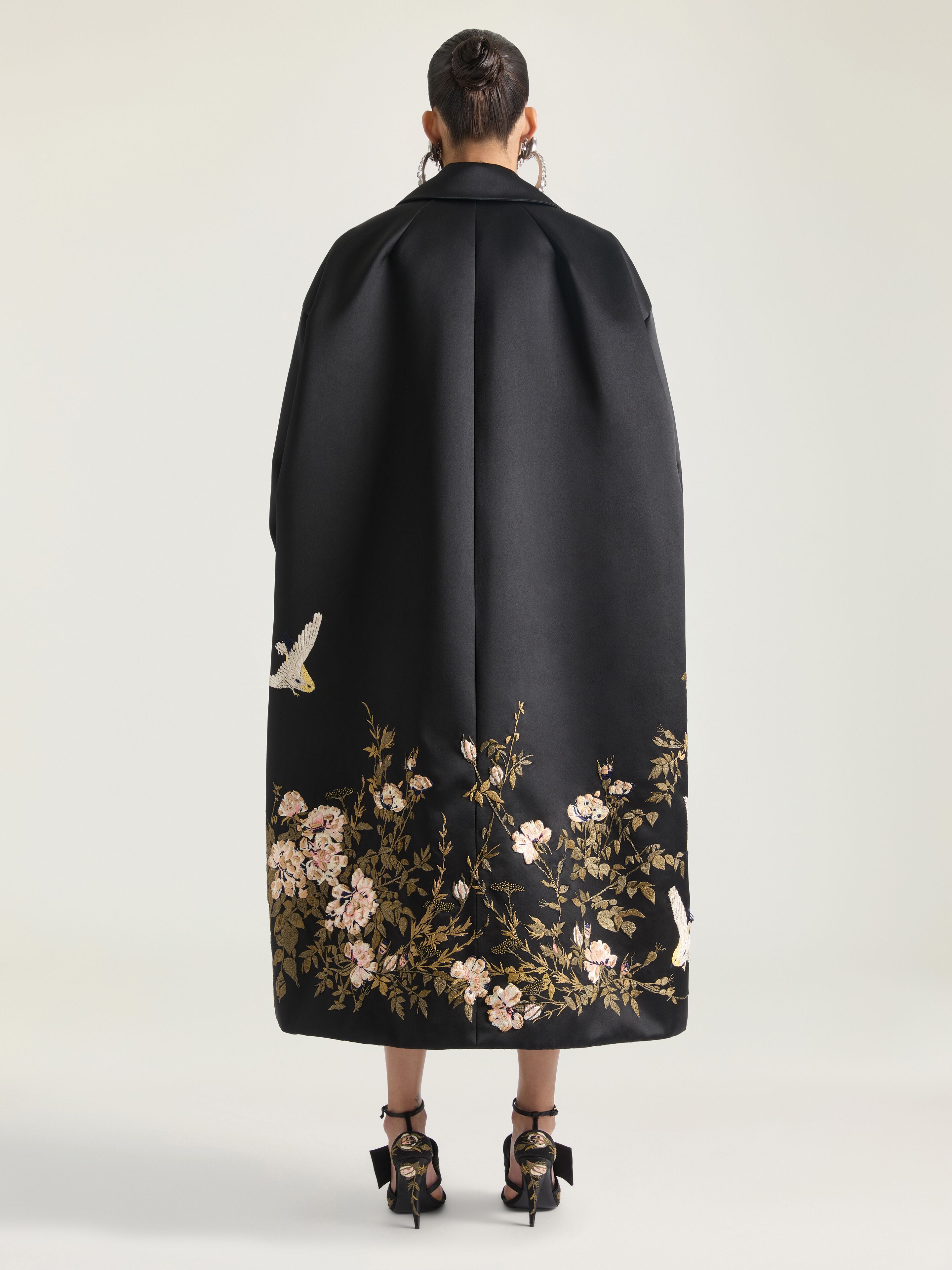 Cocoon coat in satin with embroideries and cape in - black