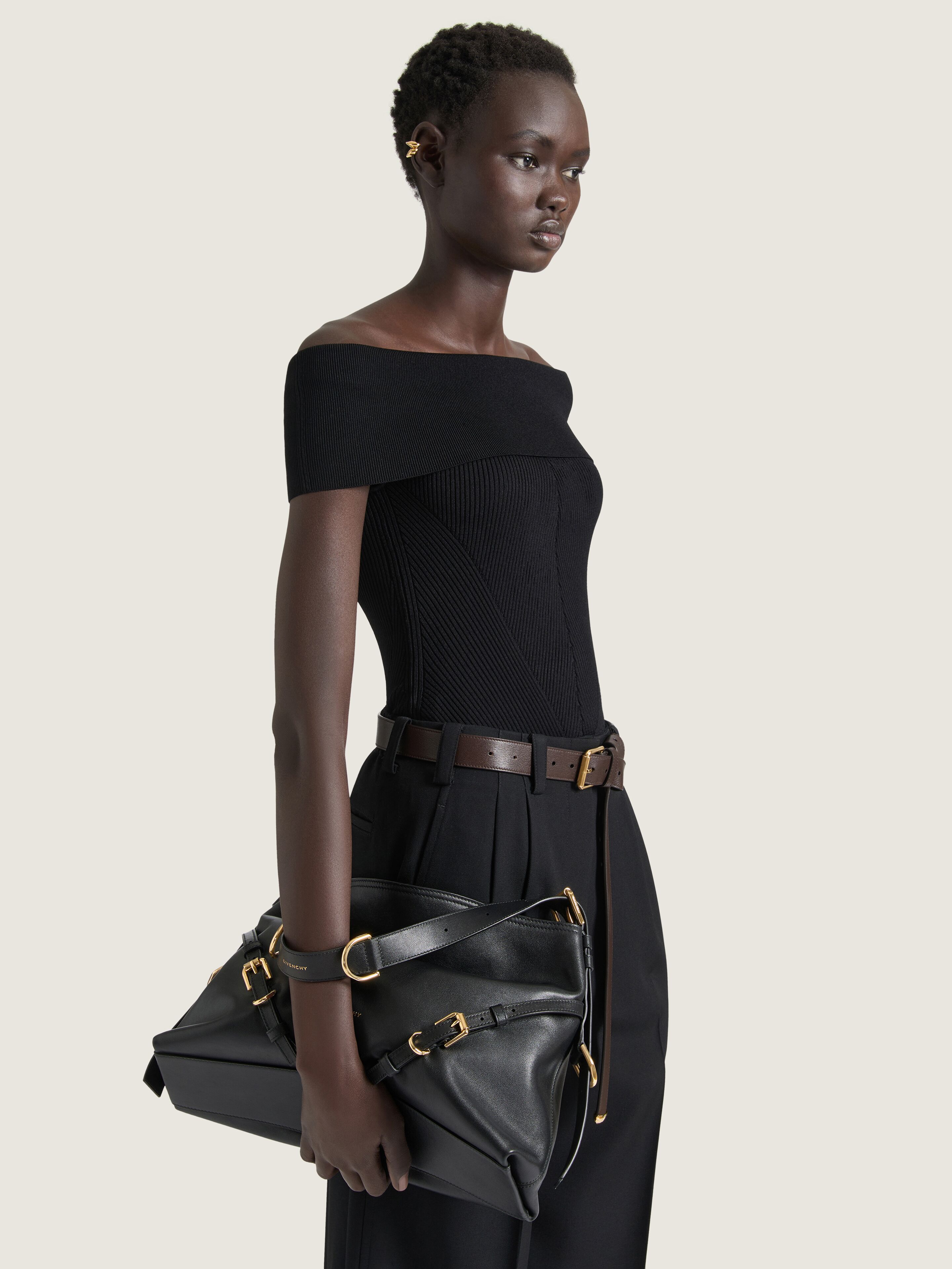 Medium Voyou bag shiny leather in - black - BB5131B2AE-001
