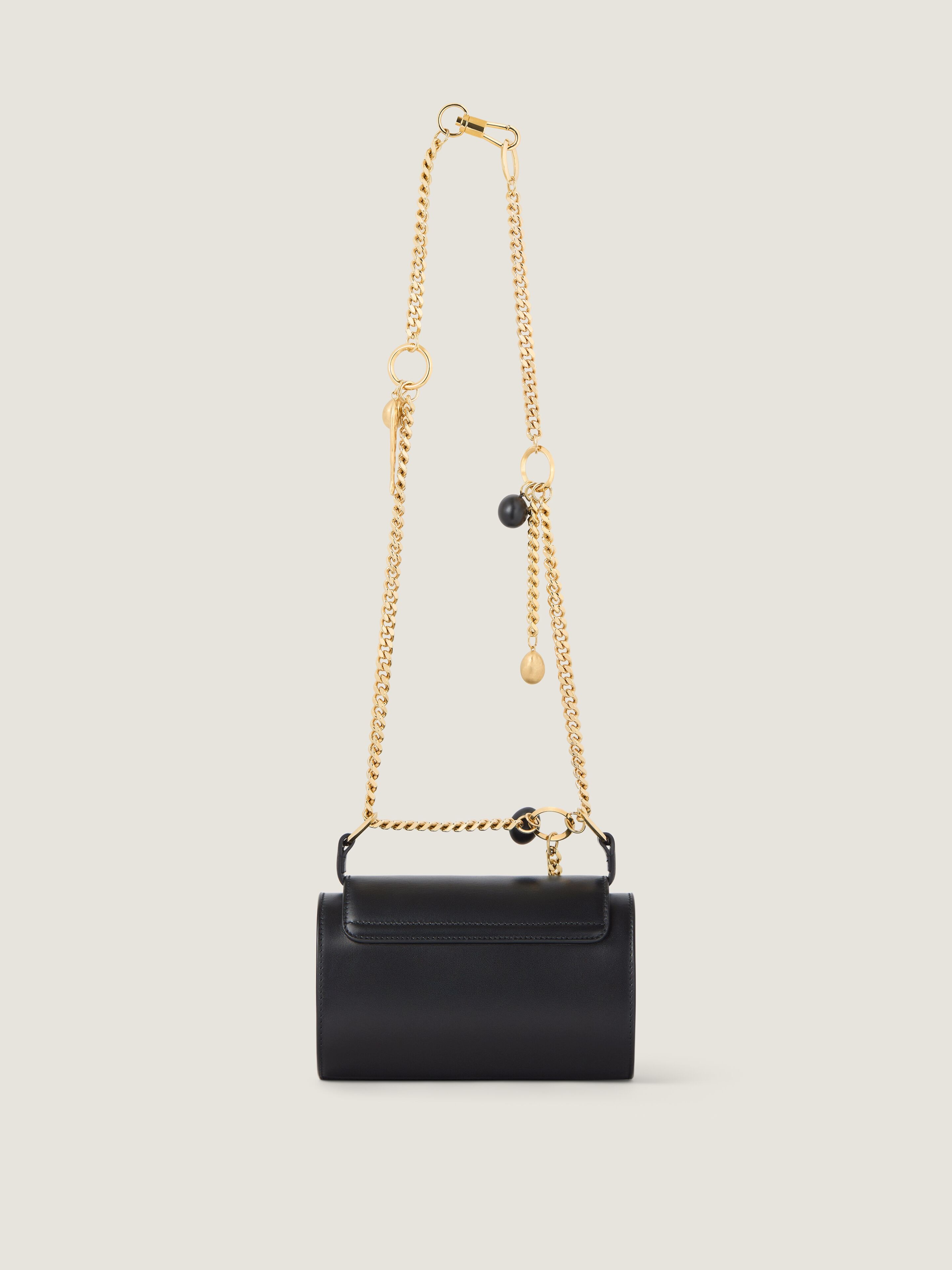 Pout small bag in leather with lucky charms chain in - black