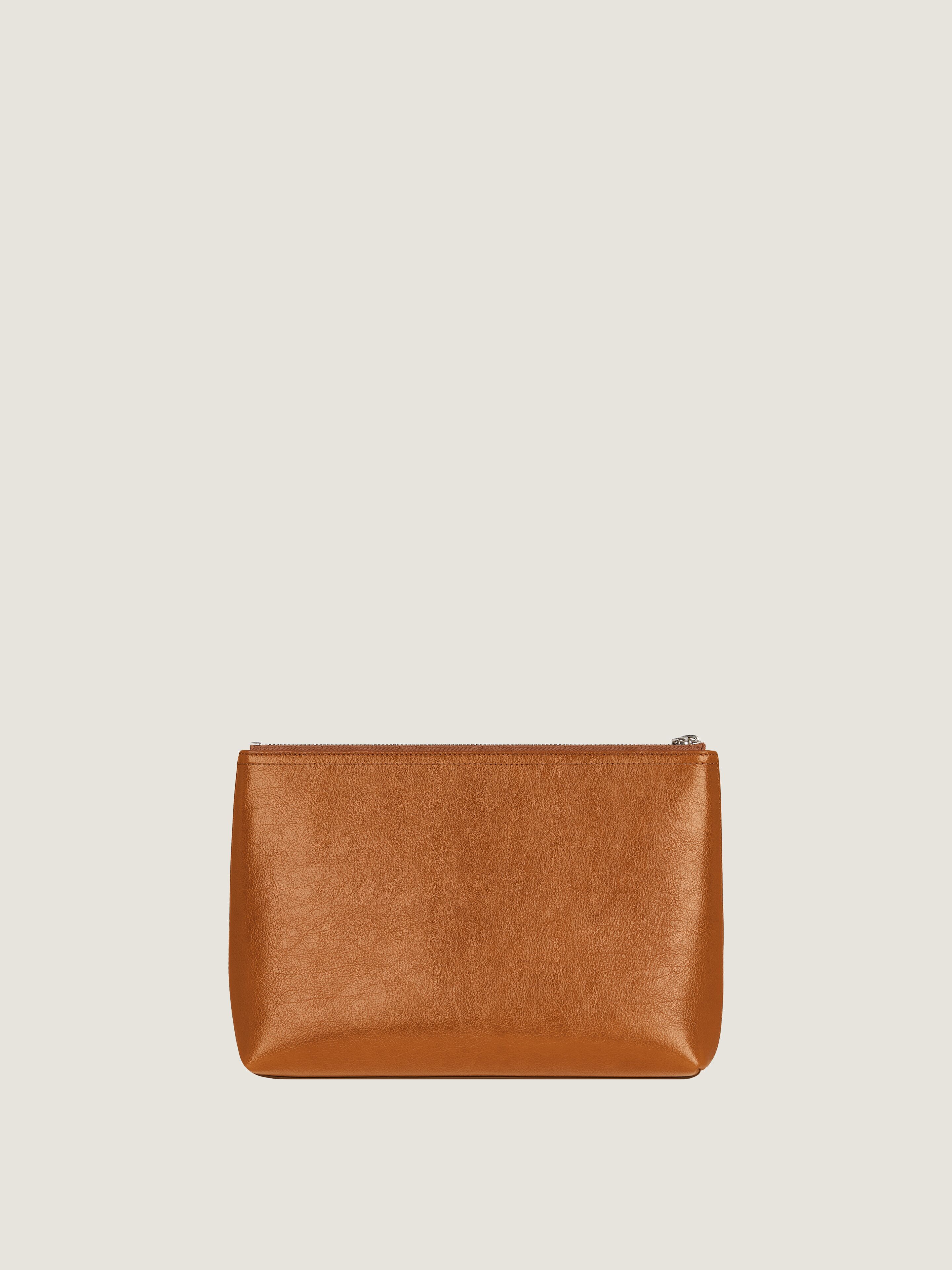 Givenchy Voyou 財布 ブラウン Voyou pouch in leather in - soft tan | Givenchy DE
