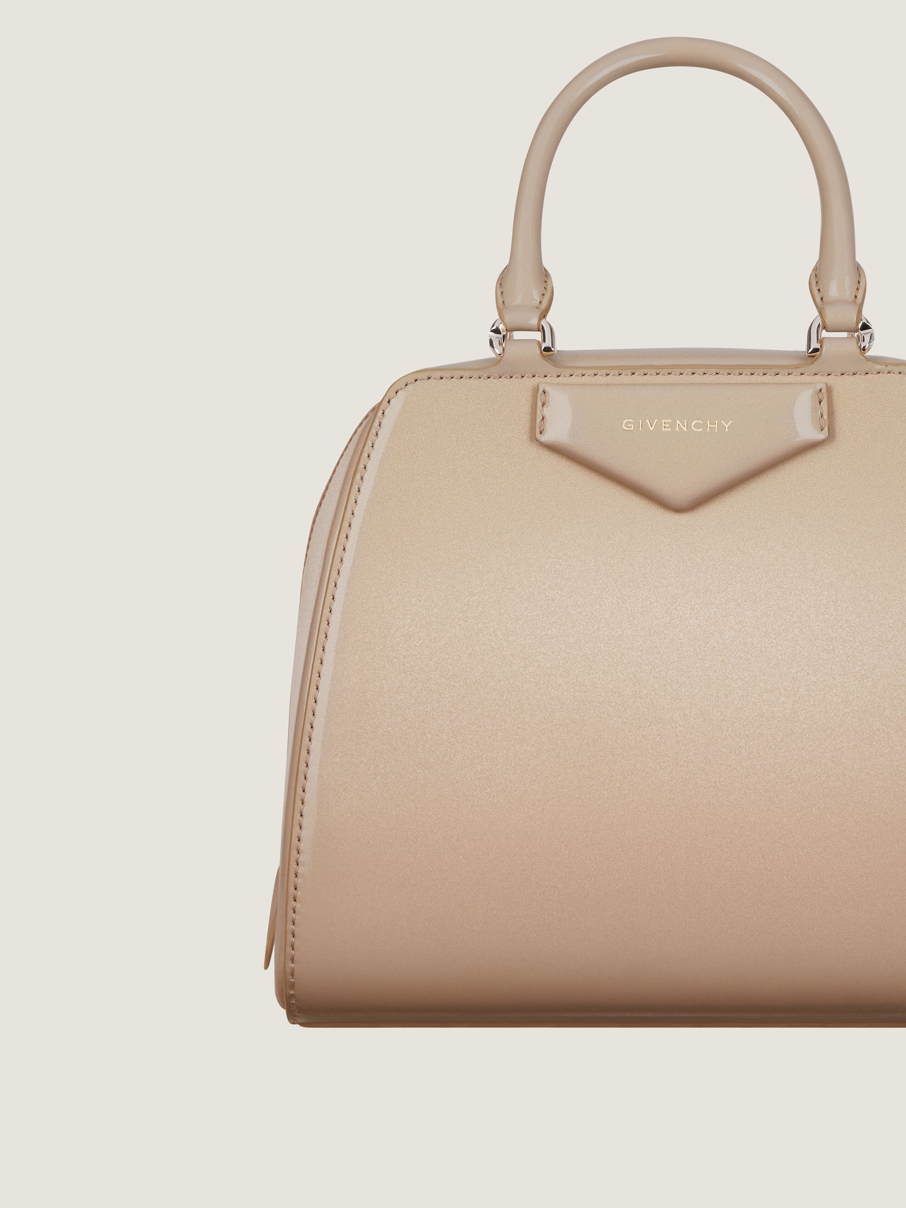 ハンドバッグ Givenchy Antigona Cube - Mini Givenchy Antigona Cube Mini Top-Handle Bag in Shiny Tumbled
