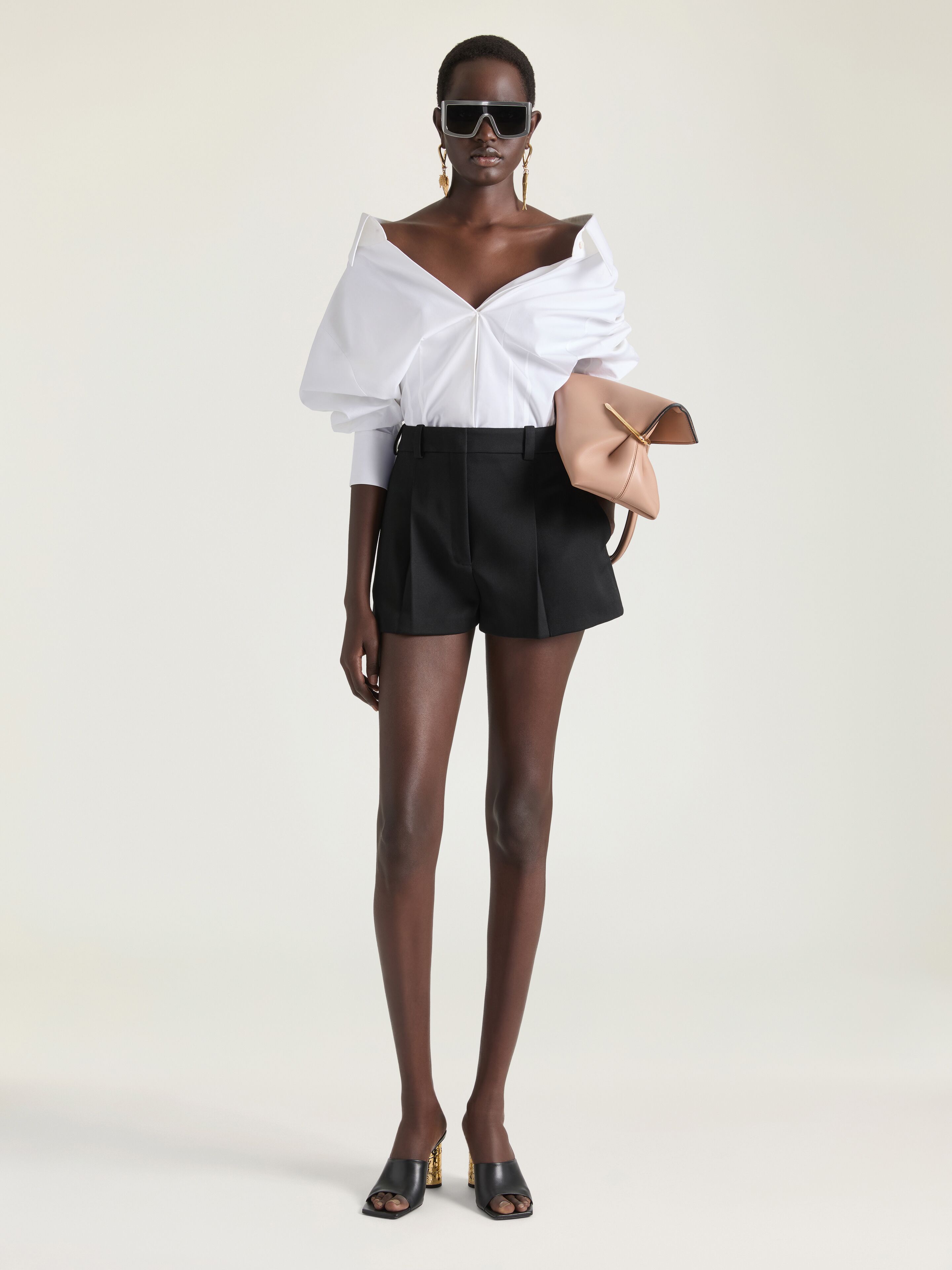 katie missvioret ショートブラウス Pleated shorts in wool in - black - BW518W15CT-001 | Givenchy US
