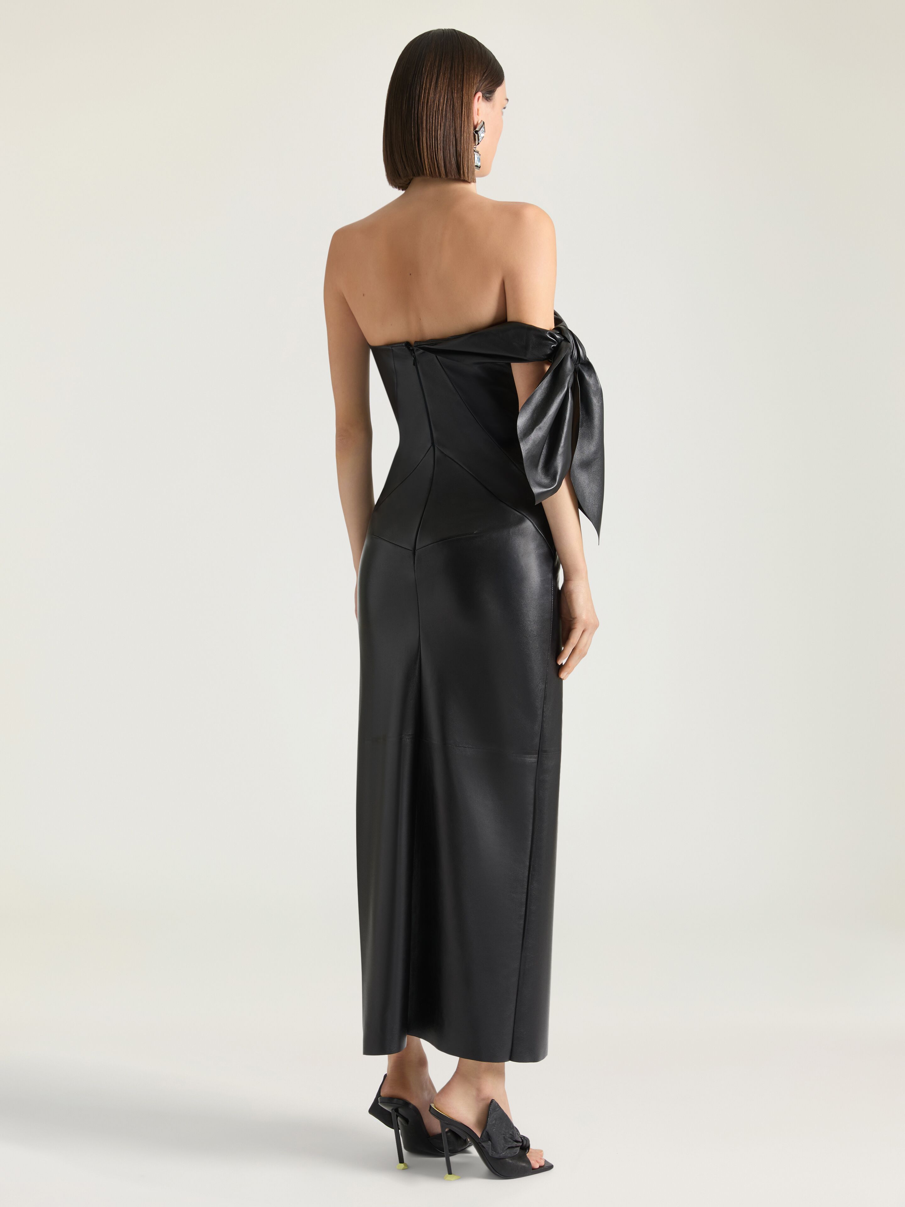Long bustier dress in nappa leather with bow in - black