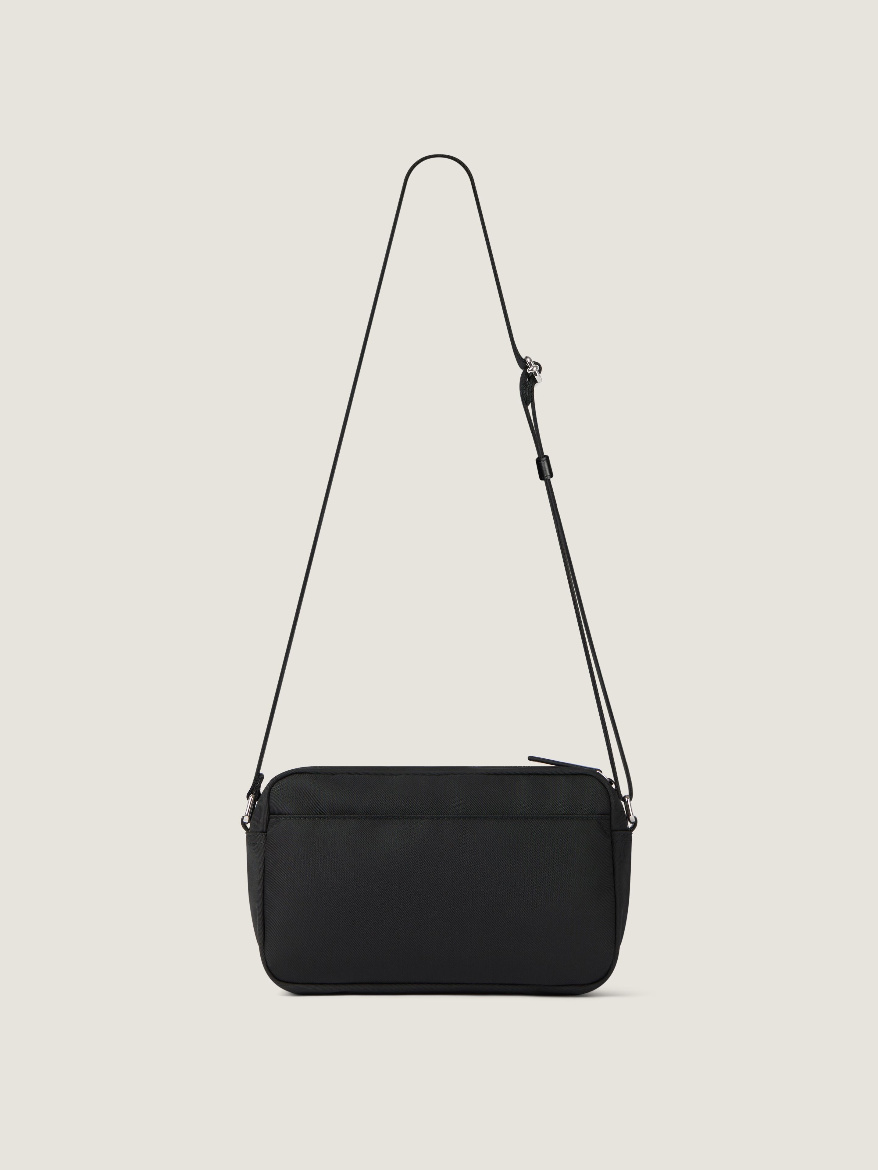 GIVENCHY エッセンシャルU ボディバック ジバンシィ GIVENCHY ジバンシィ GIVENCHY ESSENTIAL U エッセンシャル