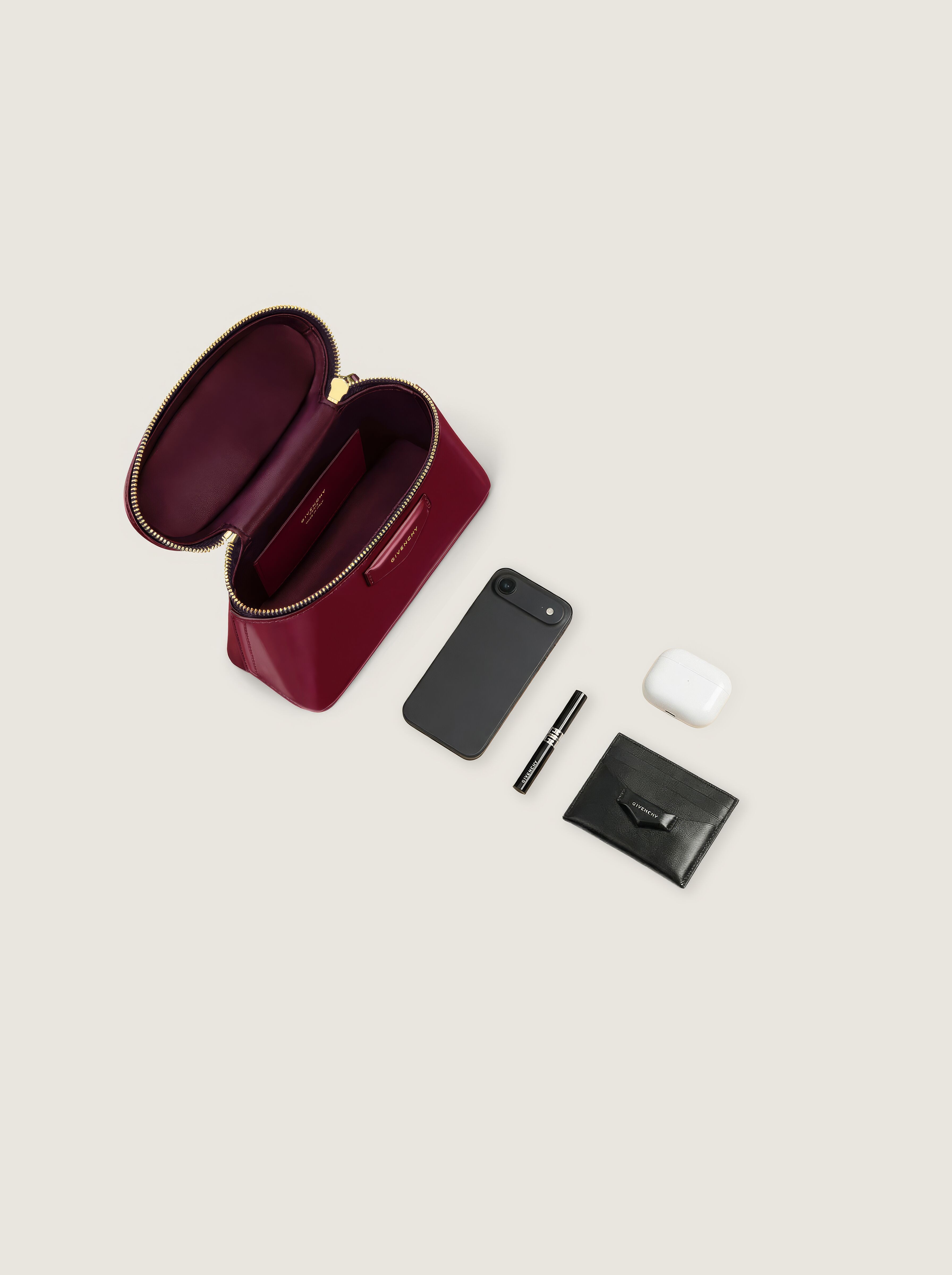 GIVENCHY ポーチミニ バック Antigona vanity bag in Box leather with chain in - burgundy