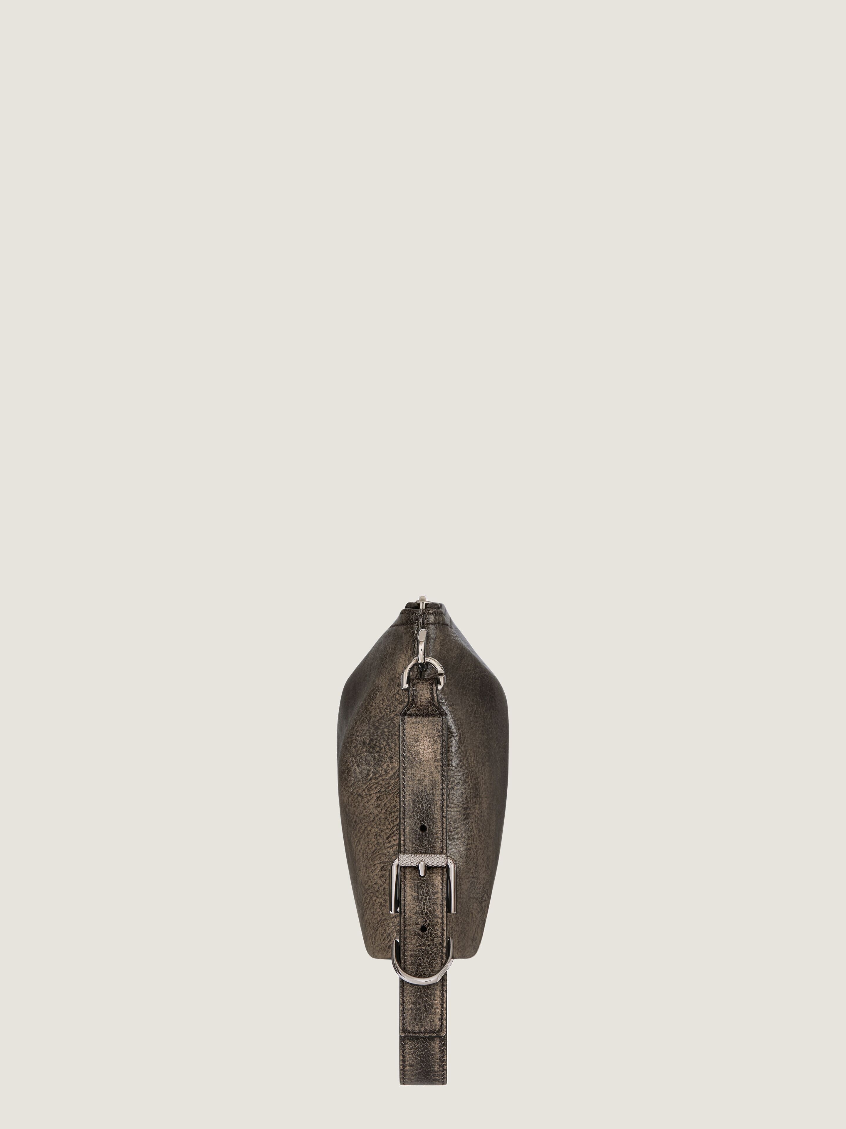 Voyou pouch in aged leather | Givenchy CA | Givenchy