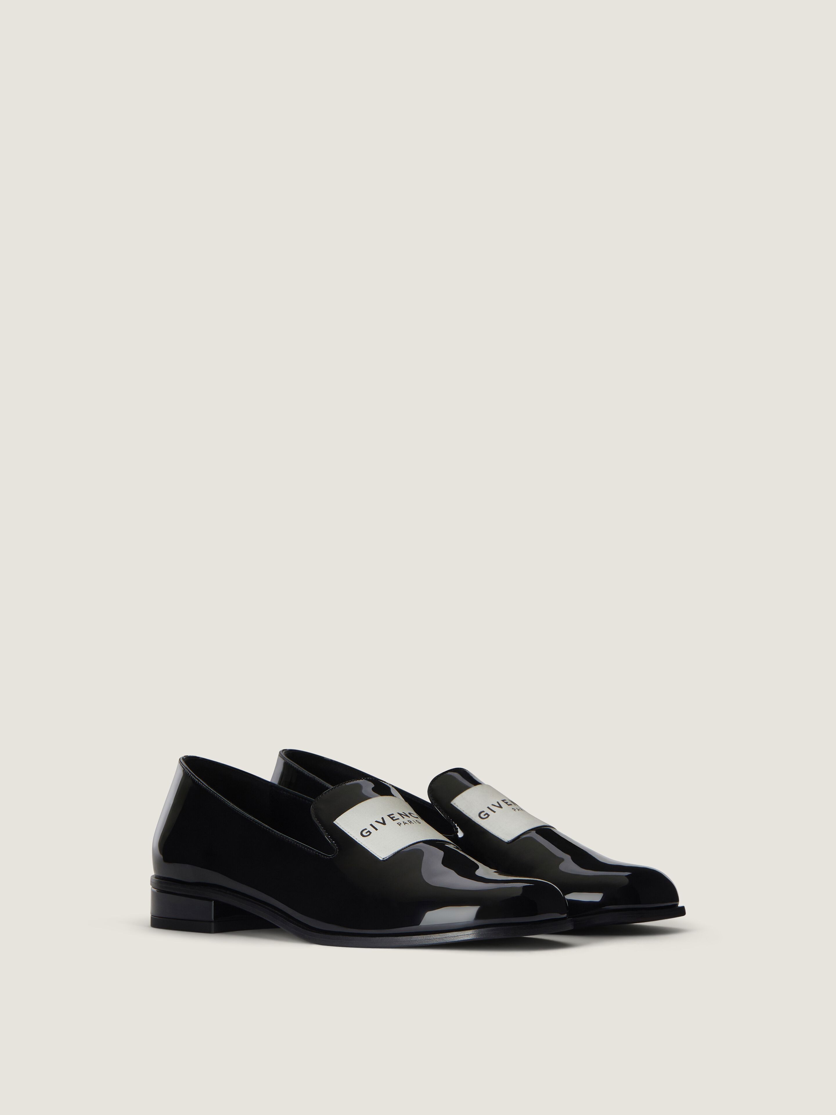 ローファー・オックスフォード GIVENCHY Woman Loafers Black BE202AE2DS 001 Givenchy Black patent leather tuxedo loafers | TheDoubleF