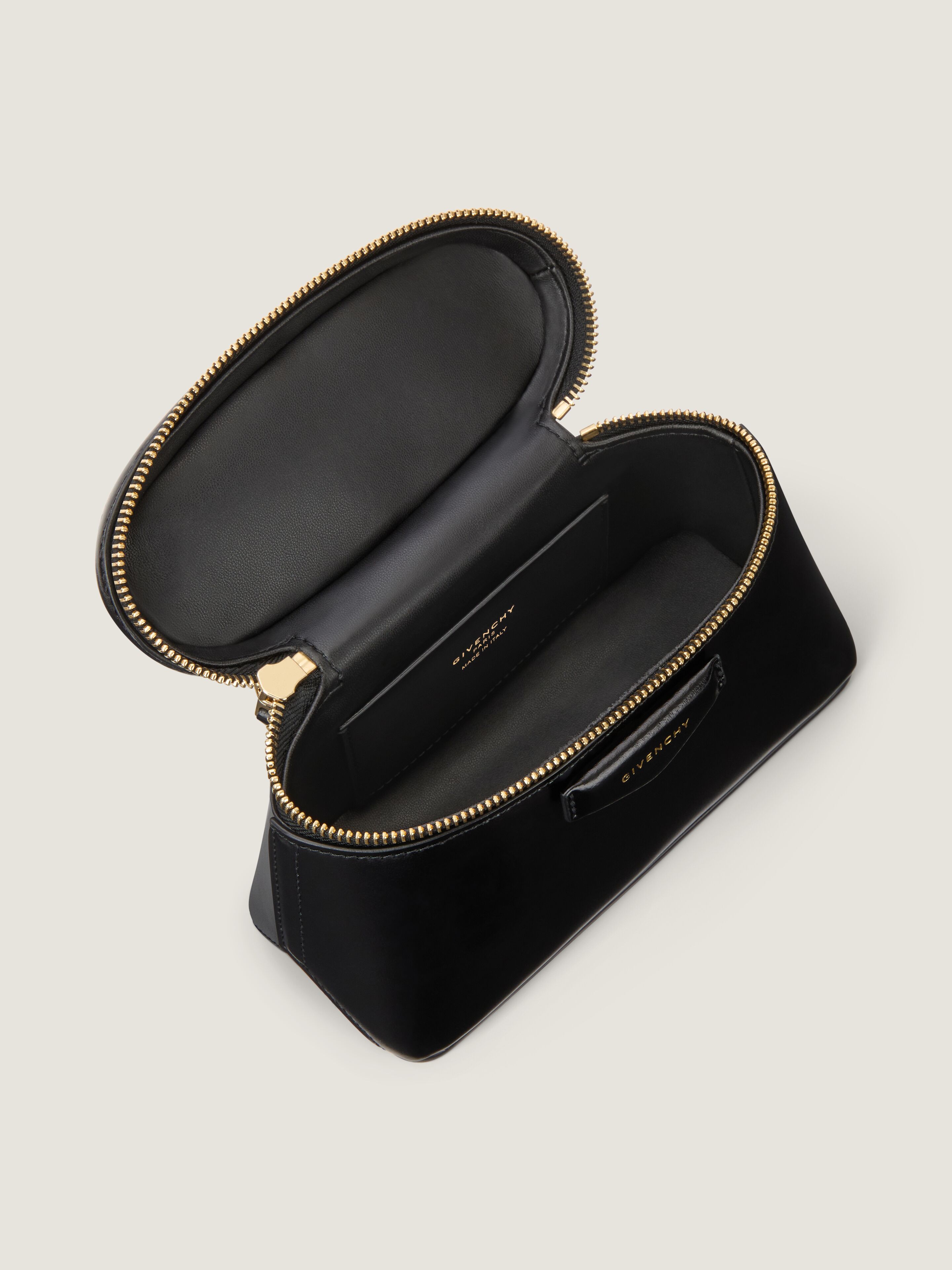 アンティゴナ ヴァニティ ボックスレザー チェーンストラップ