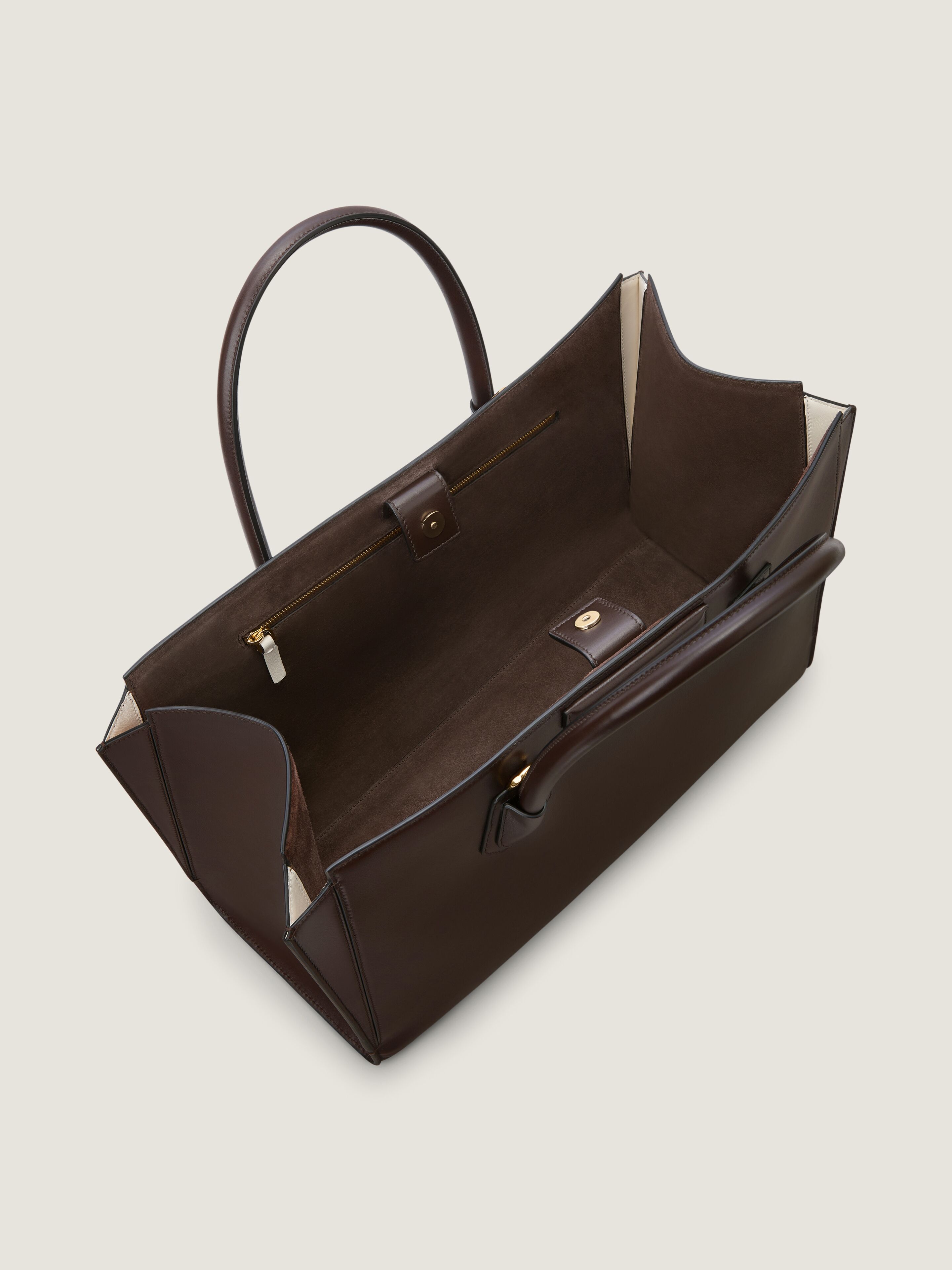 Medium Antigona Catchall bag in shiny grained leather in