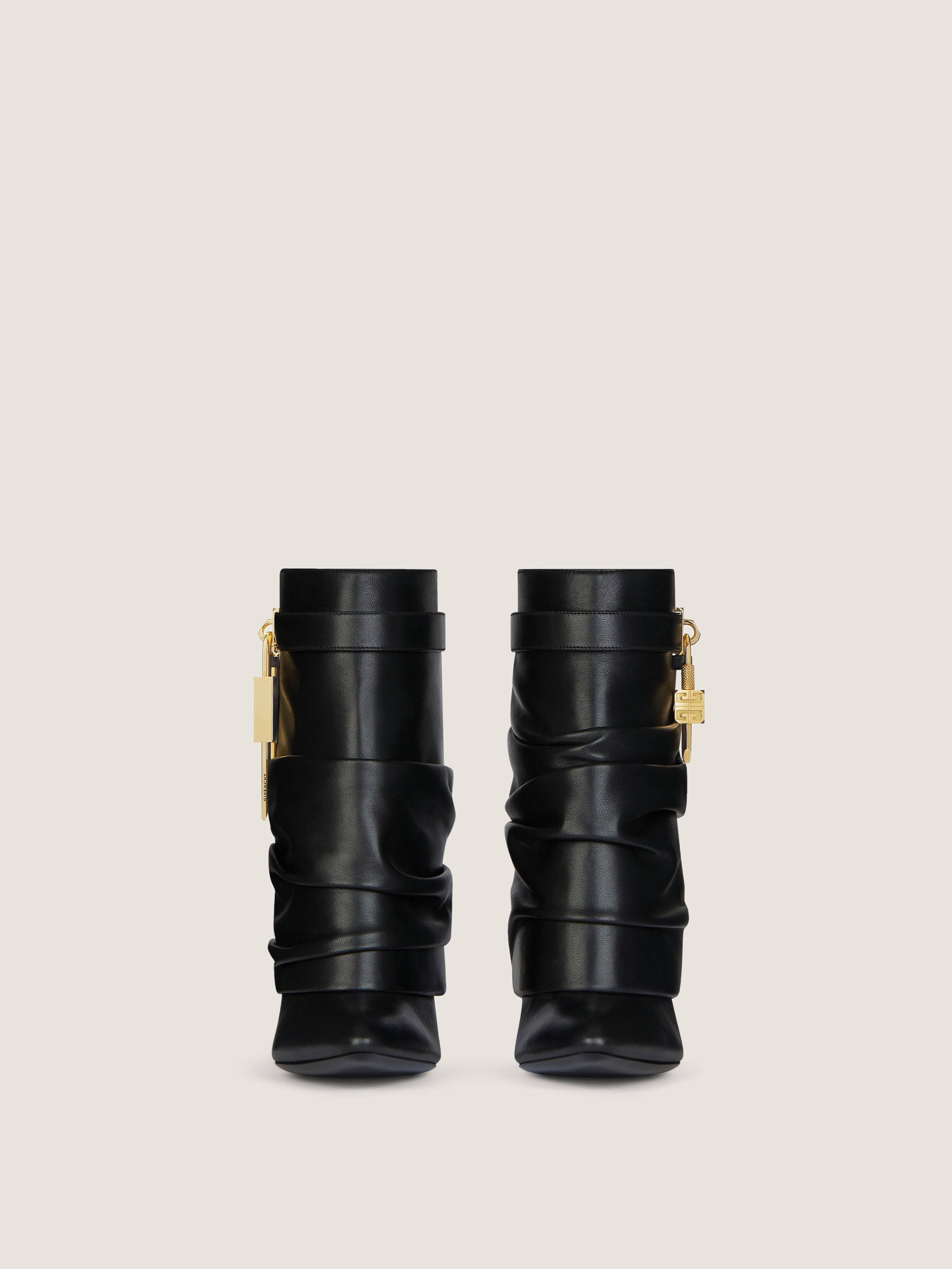 ロングブーツ GIVENCHY FW25 STIVALETTO \"SHARK LOCK\" (BE602RE147 001) Shark Lock ankle boots in leather in - black | Givenchy US