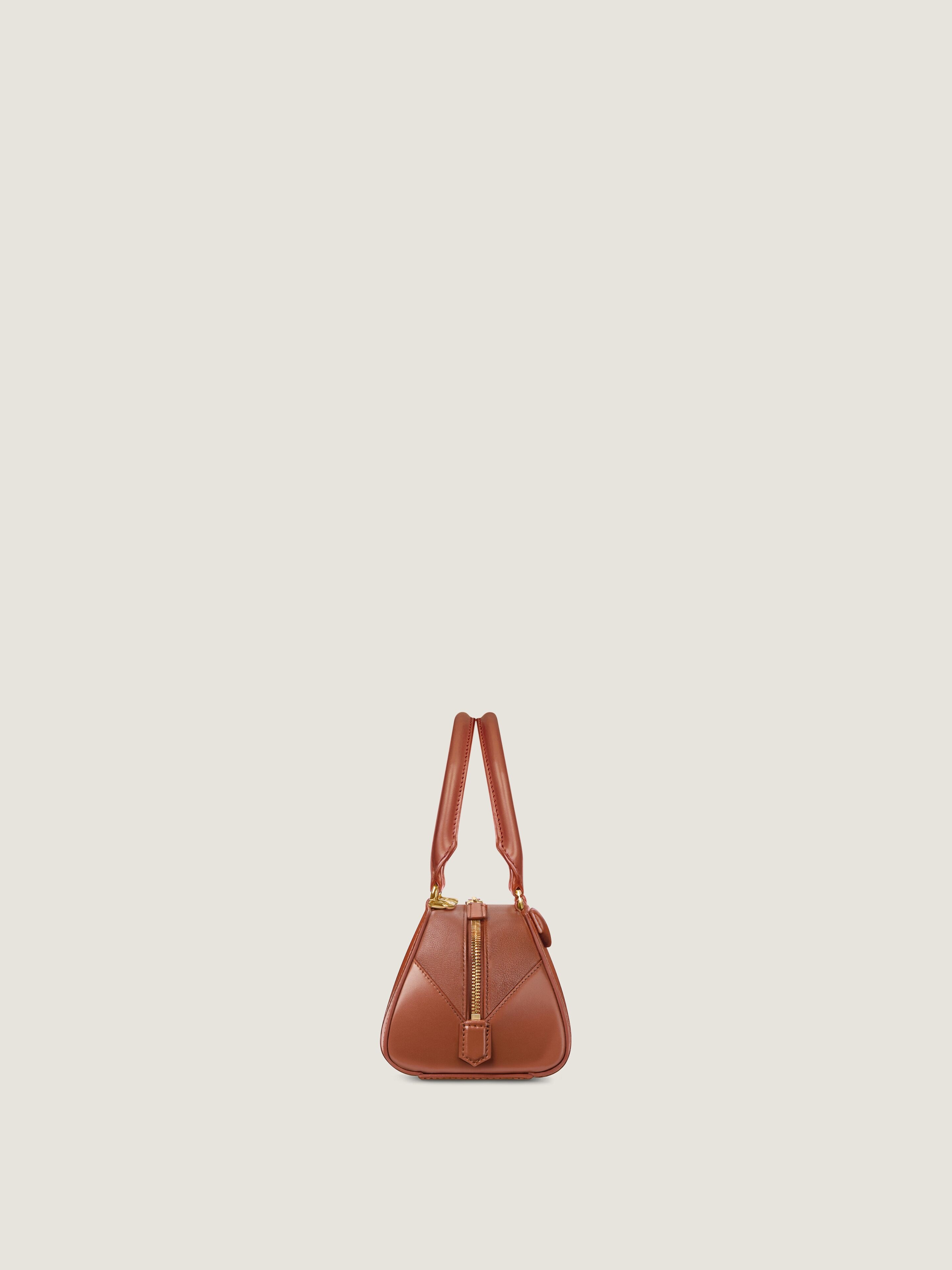 アンティゴナ イーストウエスト ミニ ボックスレザー | Givenchy