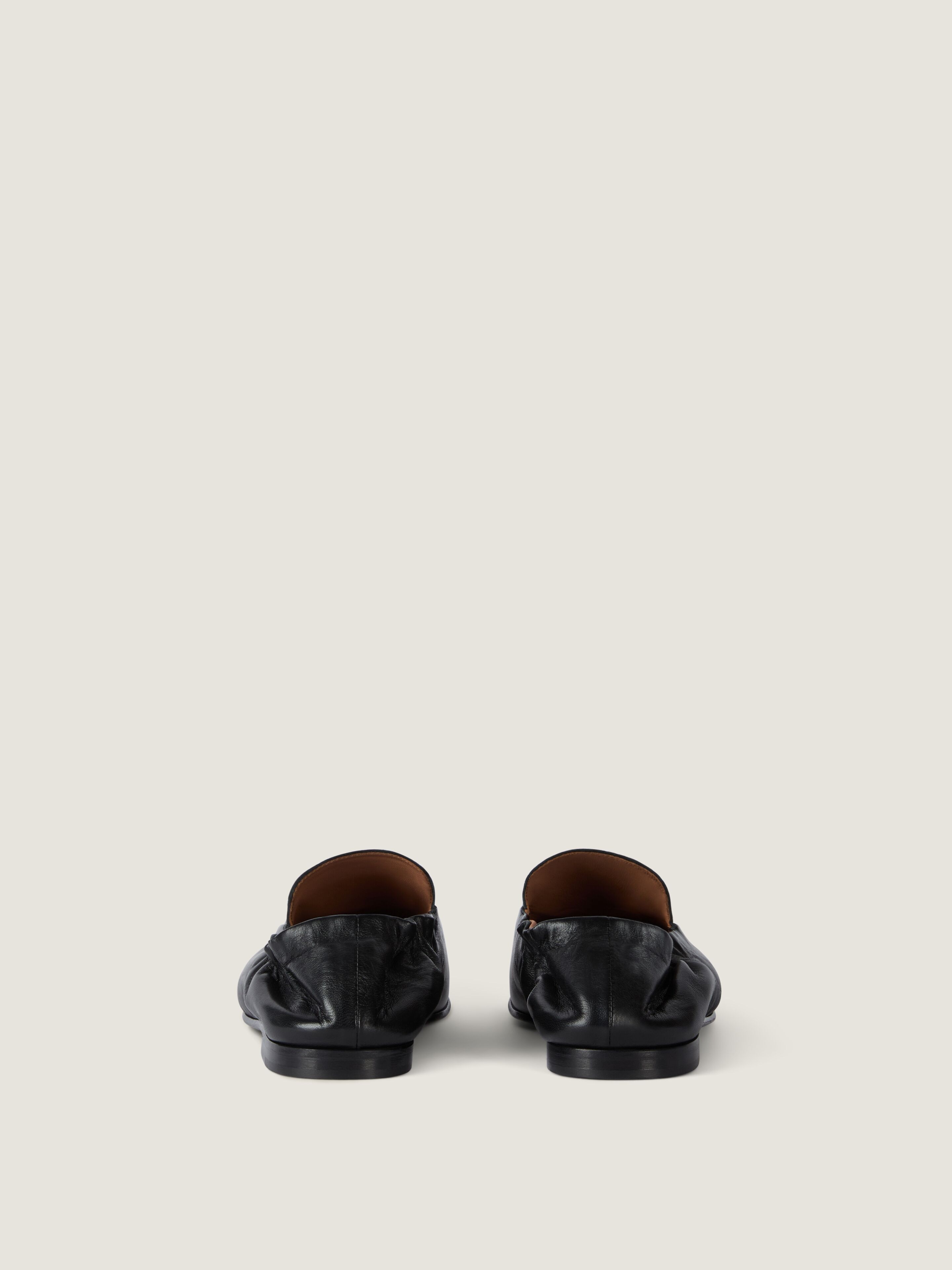 Label loafers in nappa leather in - black - BH203UH1Y5-001 | Givenchy