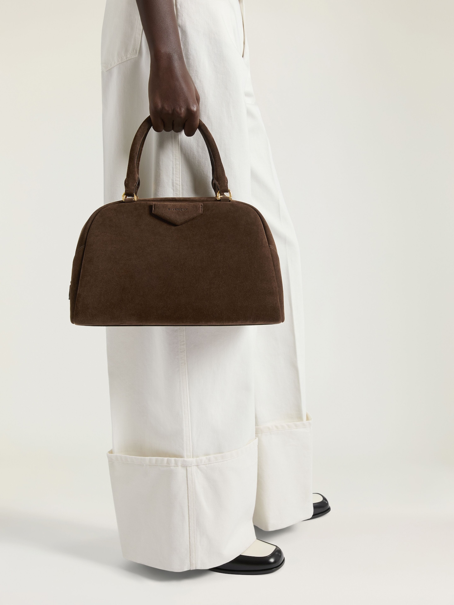 Antigona East-West Bowling Bag aus Wildleder