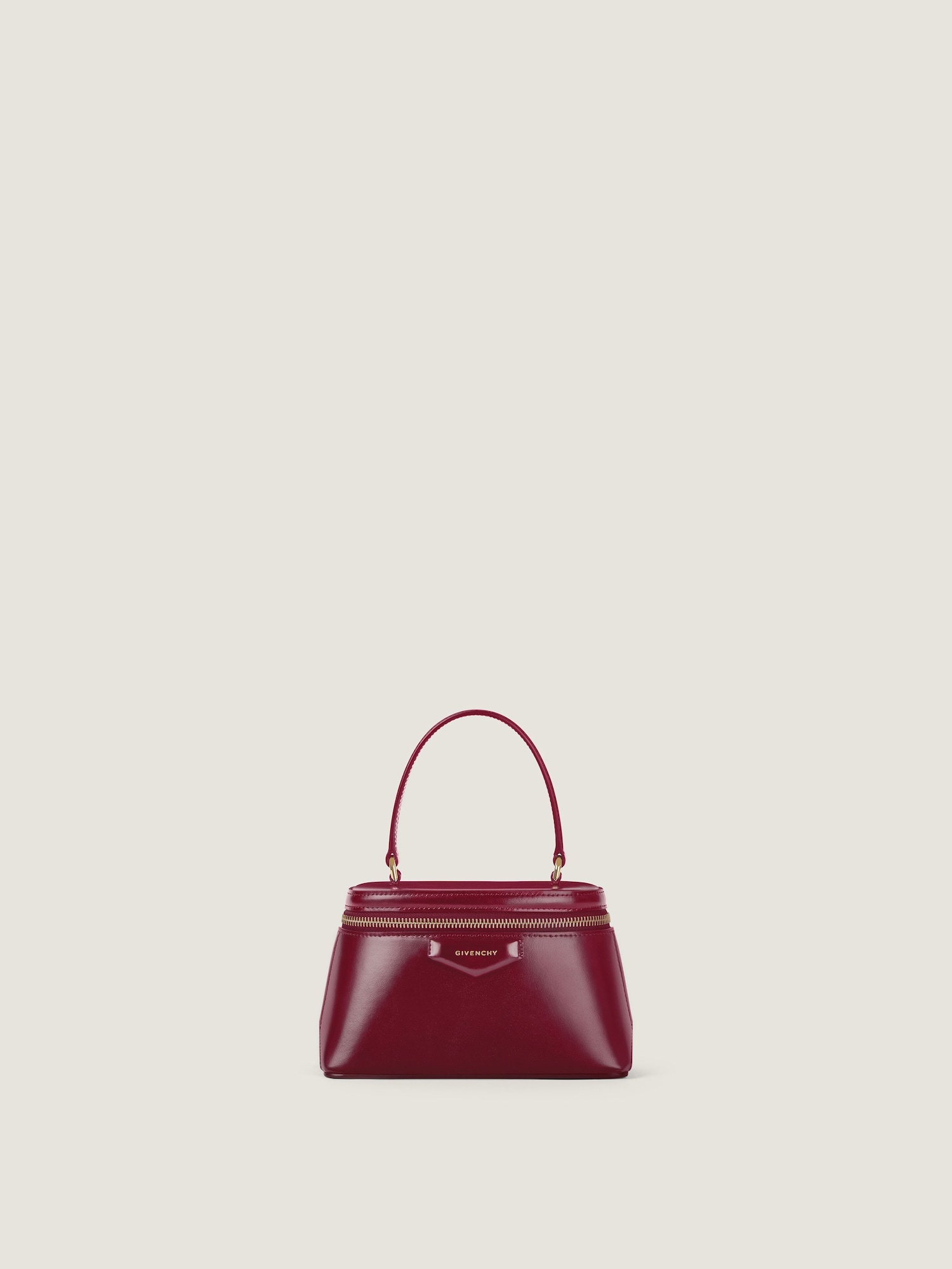 Antigona vanity bag in Box leather with chain