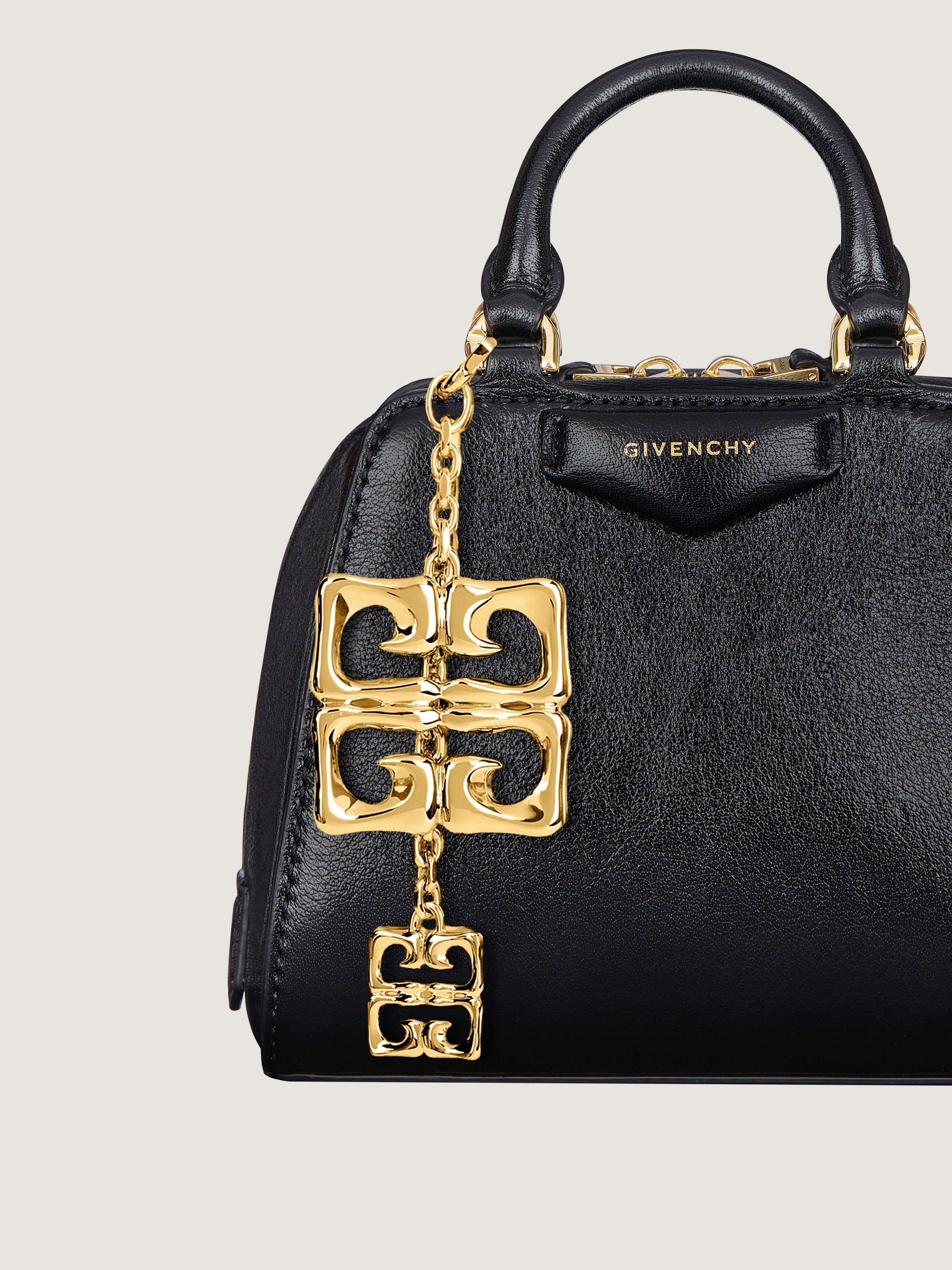 アンティゴナ キューブ ナノ チャーム付き - ブラック | GIVENCHY JP