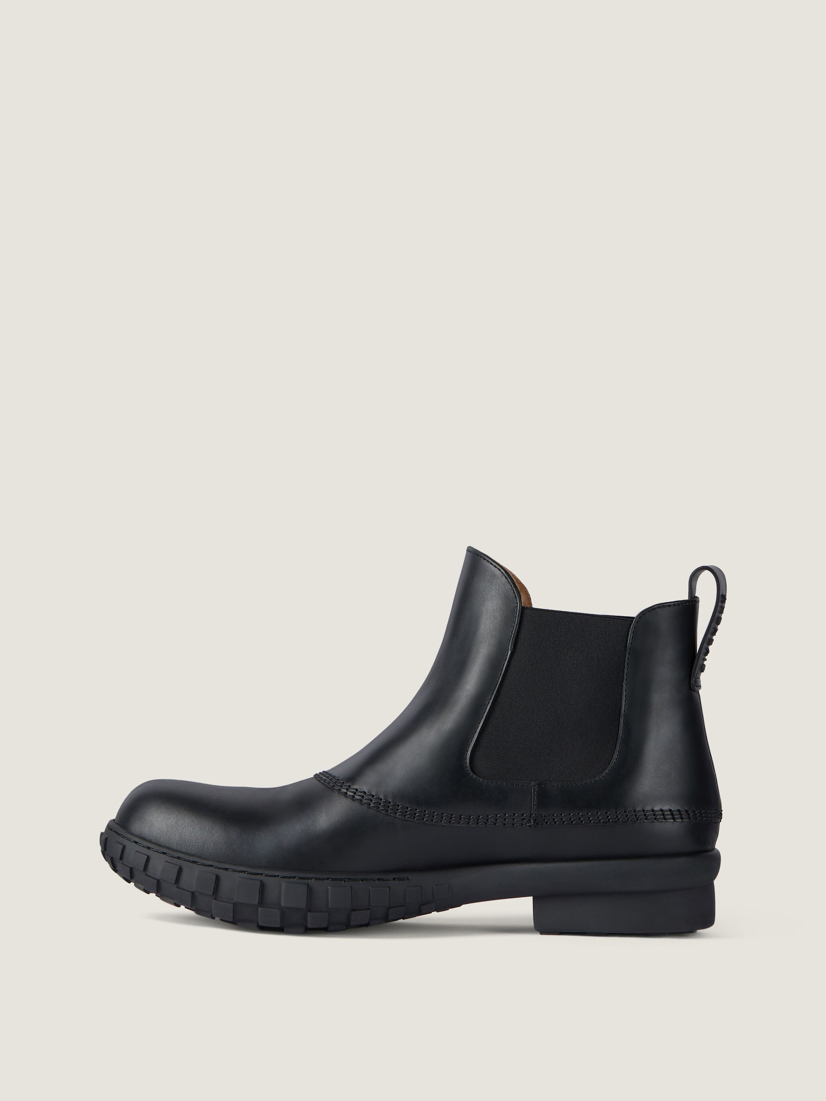 靴 GivenchyRiccardoTisci gothicsneakerboots Givenchy Echo chelsea boots in leather in - black - BH6051H1X8-001