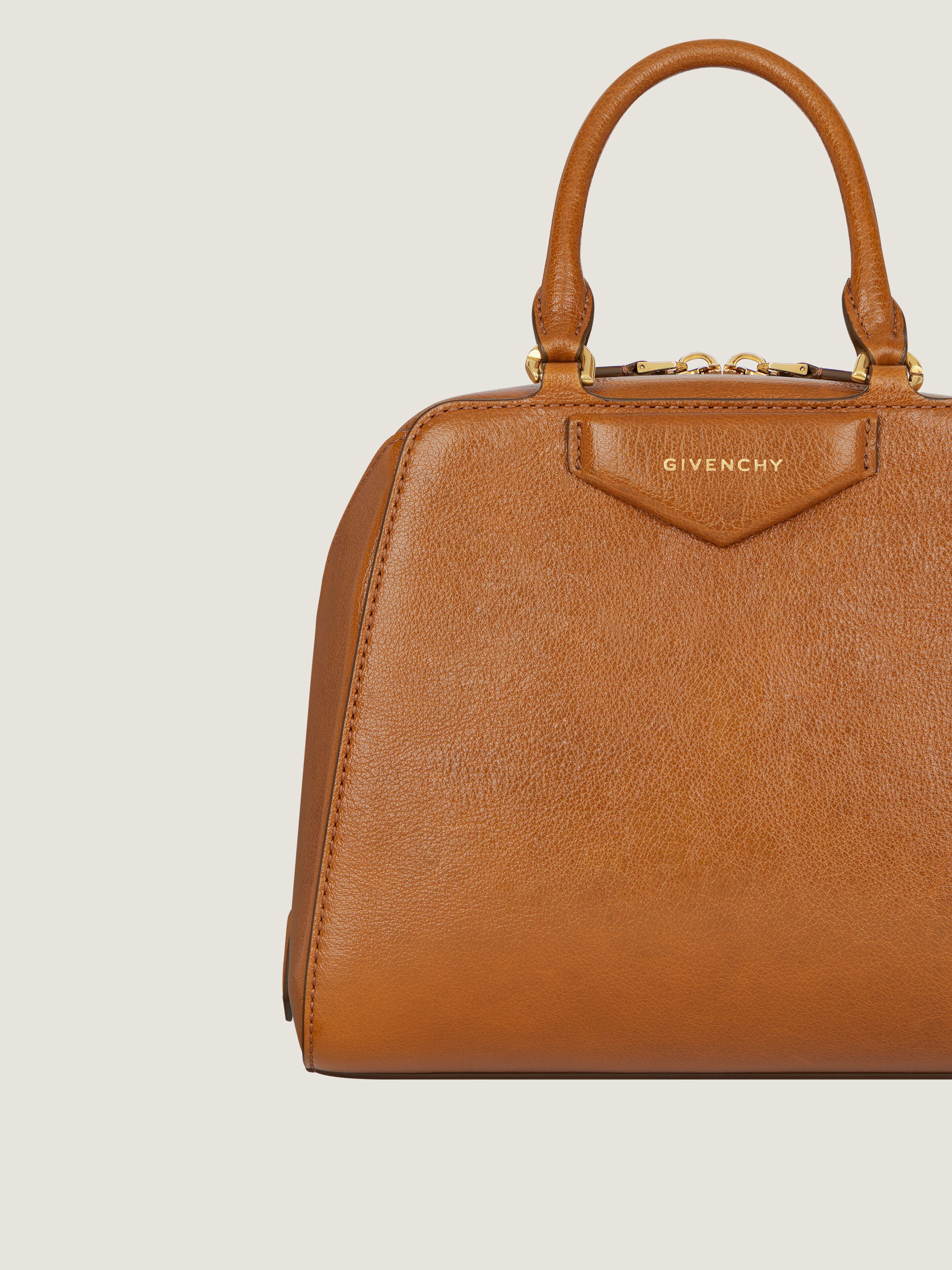 Mini Antigona Cube bag in leather in - soft tan | Givenchy DE