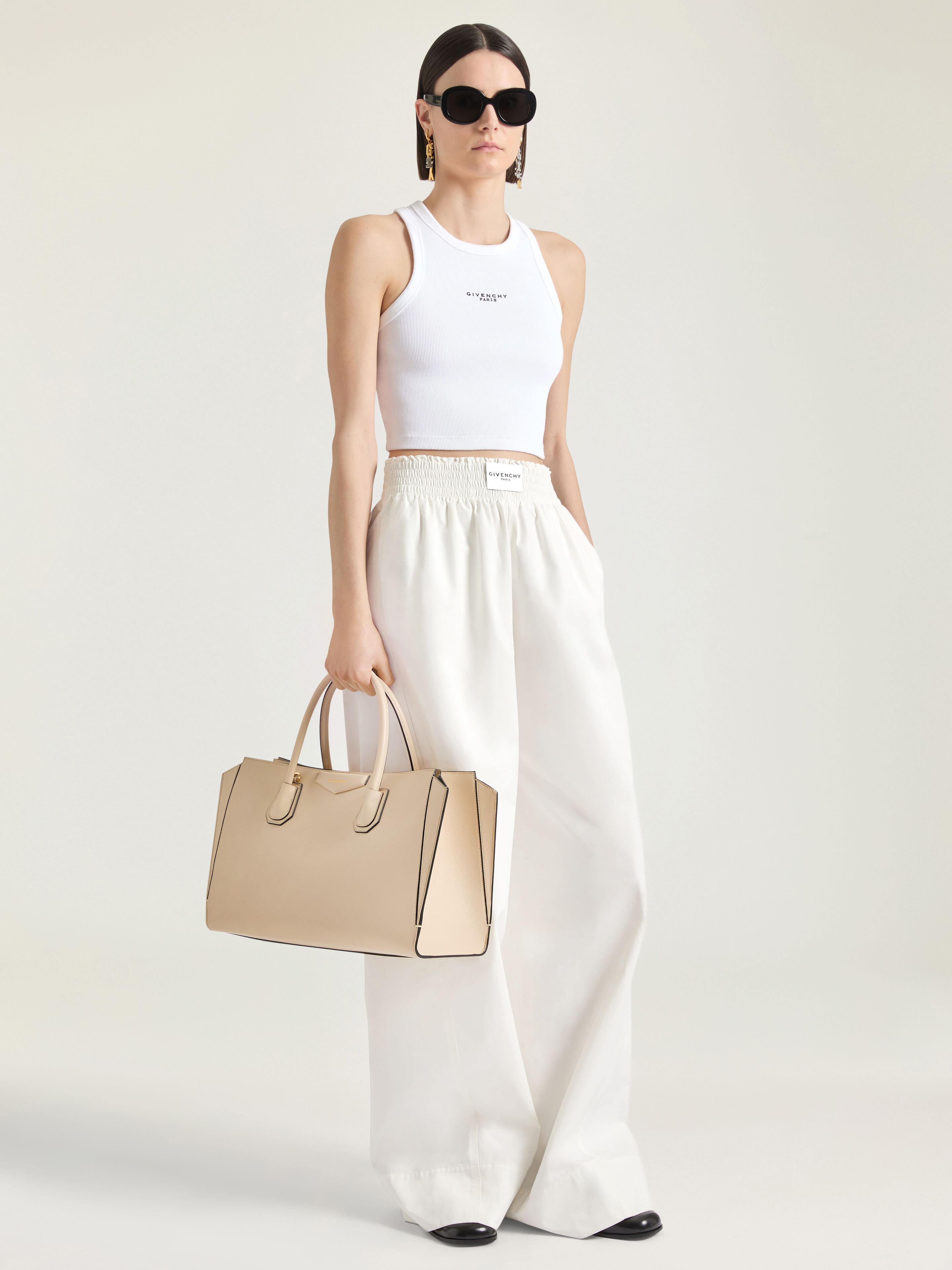 Medium Antigona Catchall bag in shiny grained leather | Givenchy