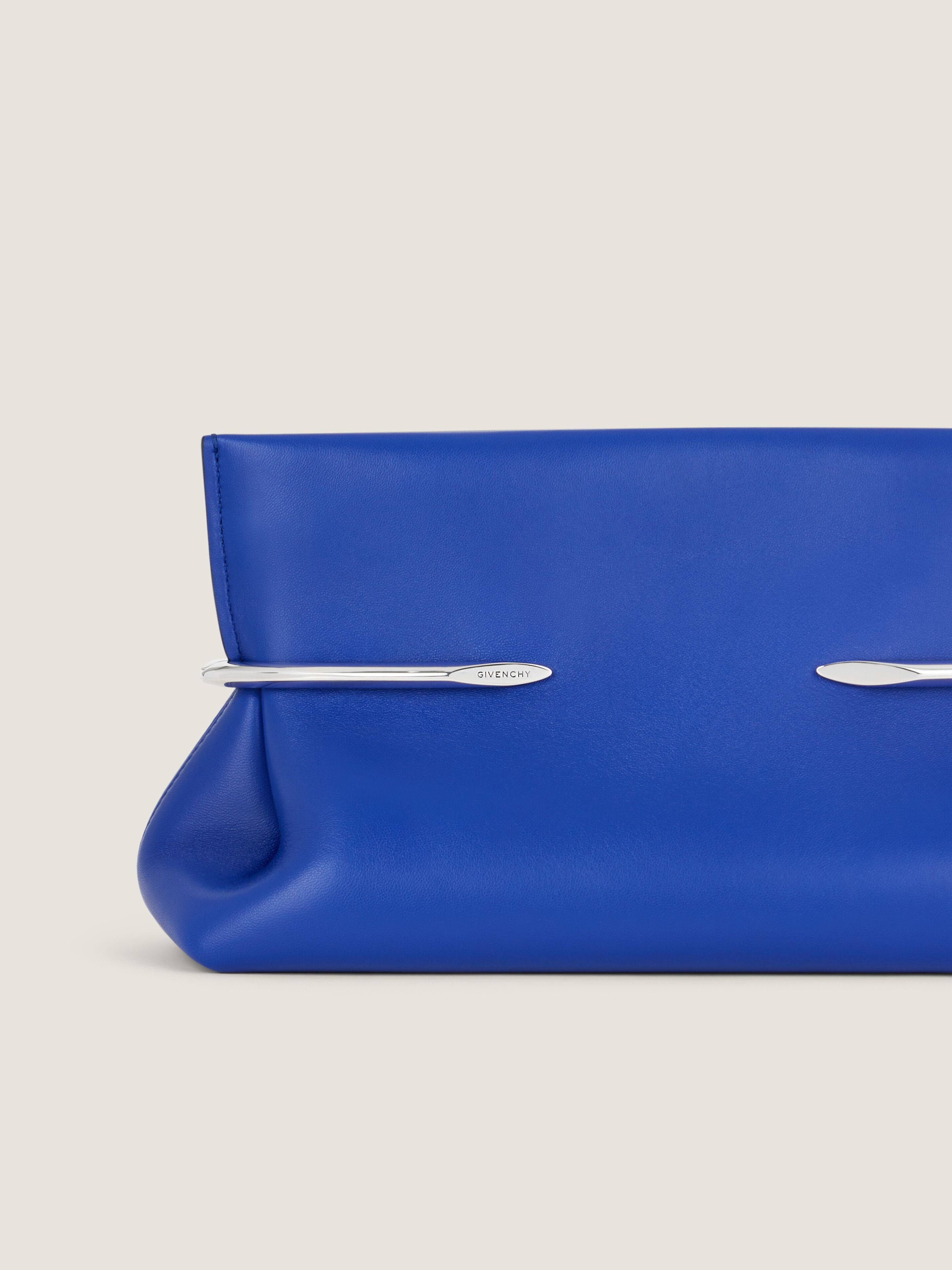Pinch Soft clutch in nappa leather in - cobalt blue - BB5171B1Y1
